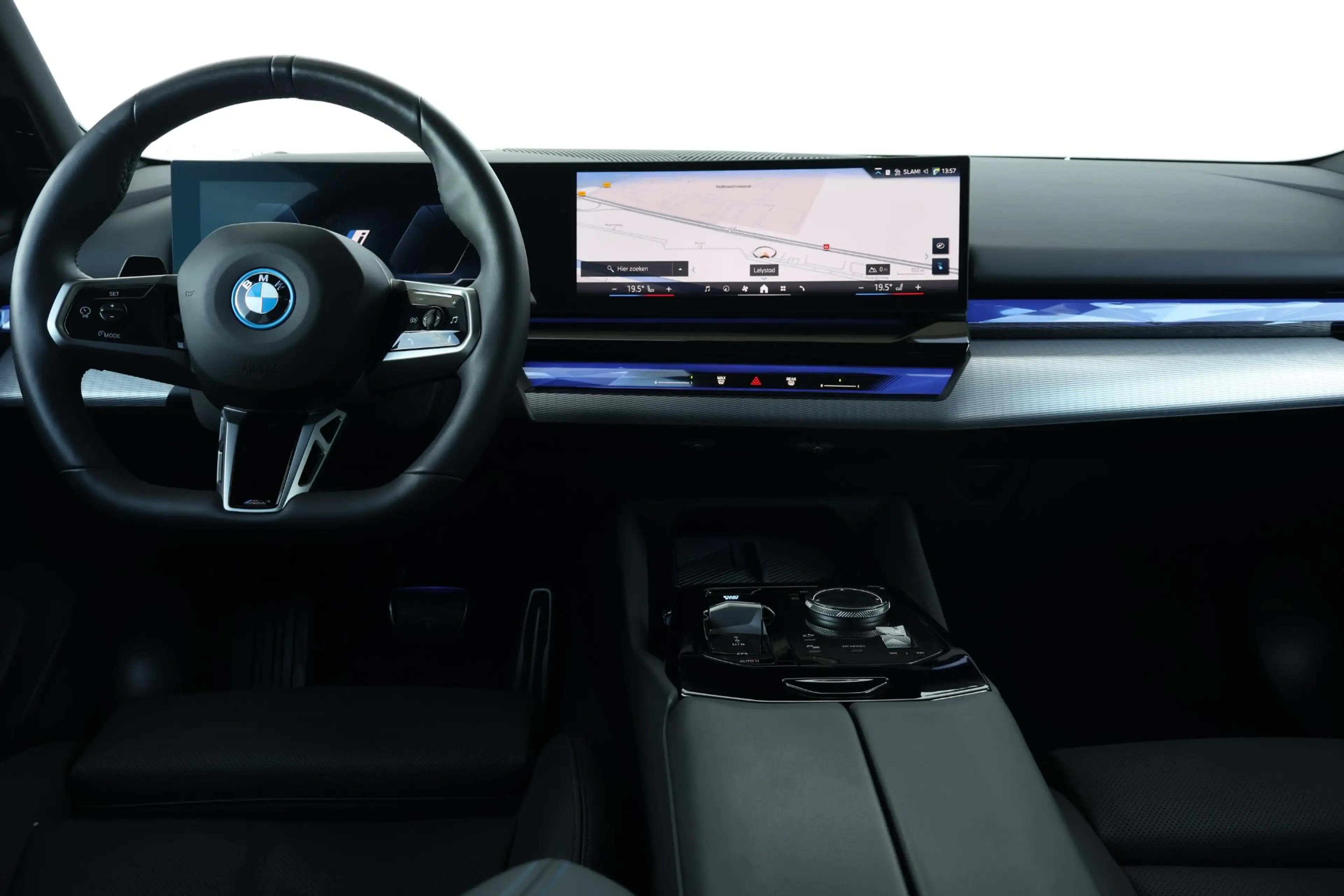 BMW i5 Touring eDrive40 M Sport Edition 84 kWh | M-Sport — photo 12
