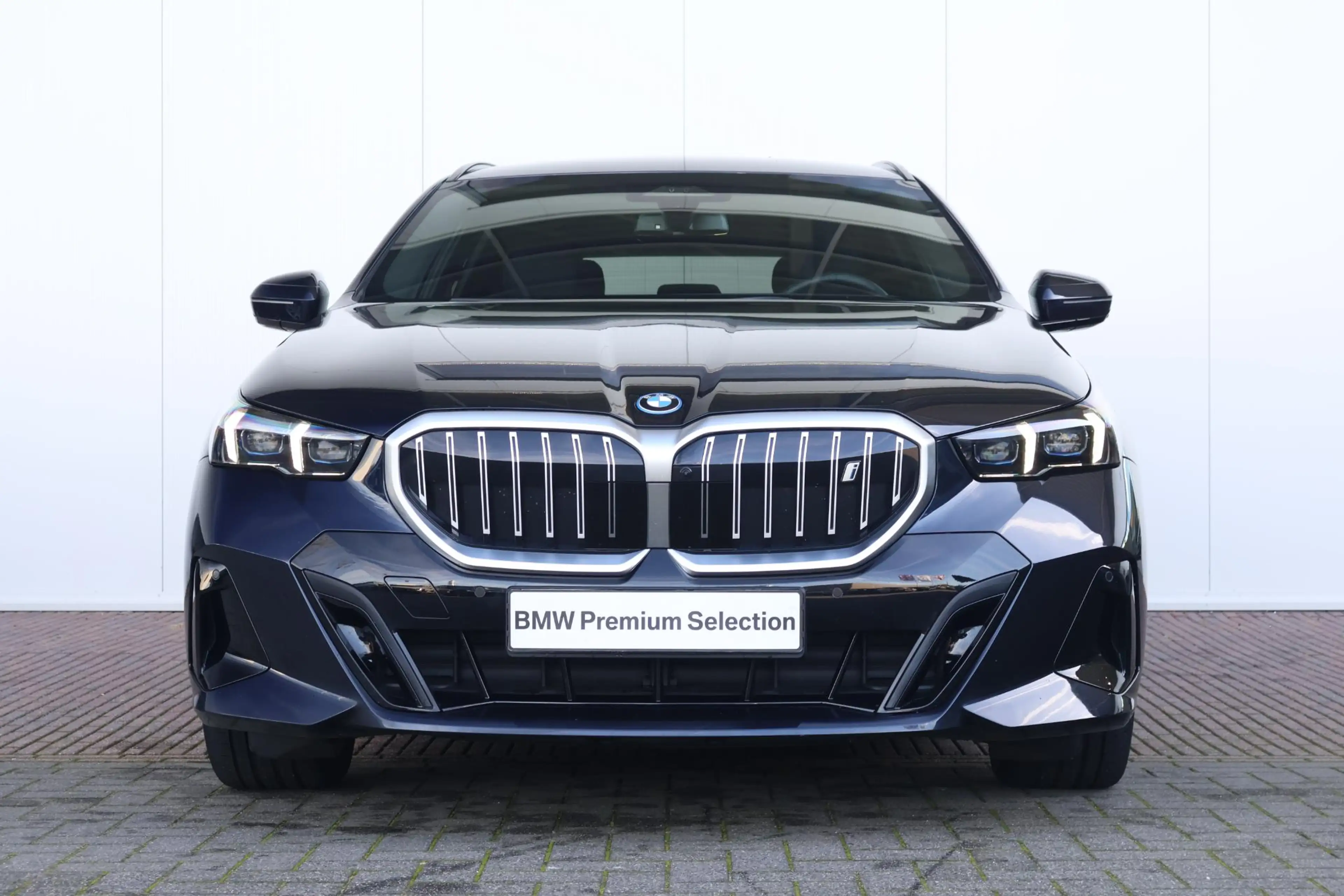 BMW i5 Touring eDrive40 M Sport Edition 84 kWh | M-Sport — photo 3