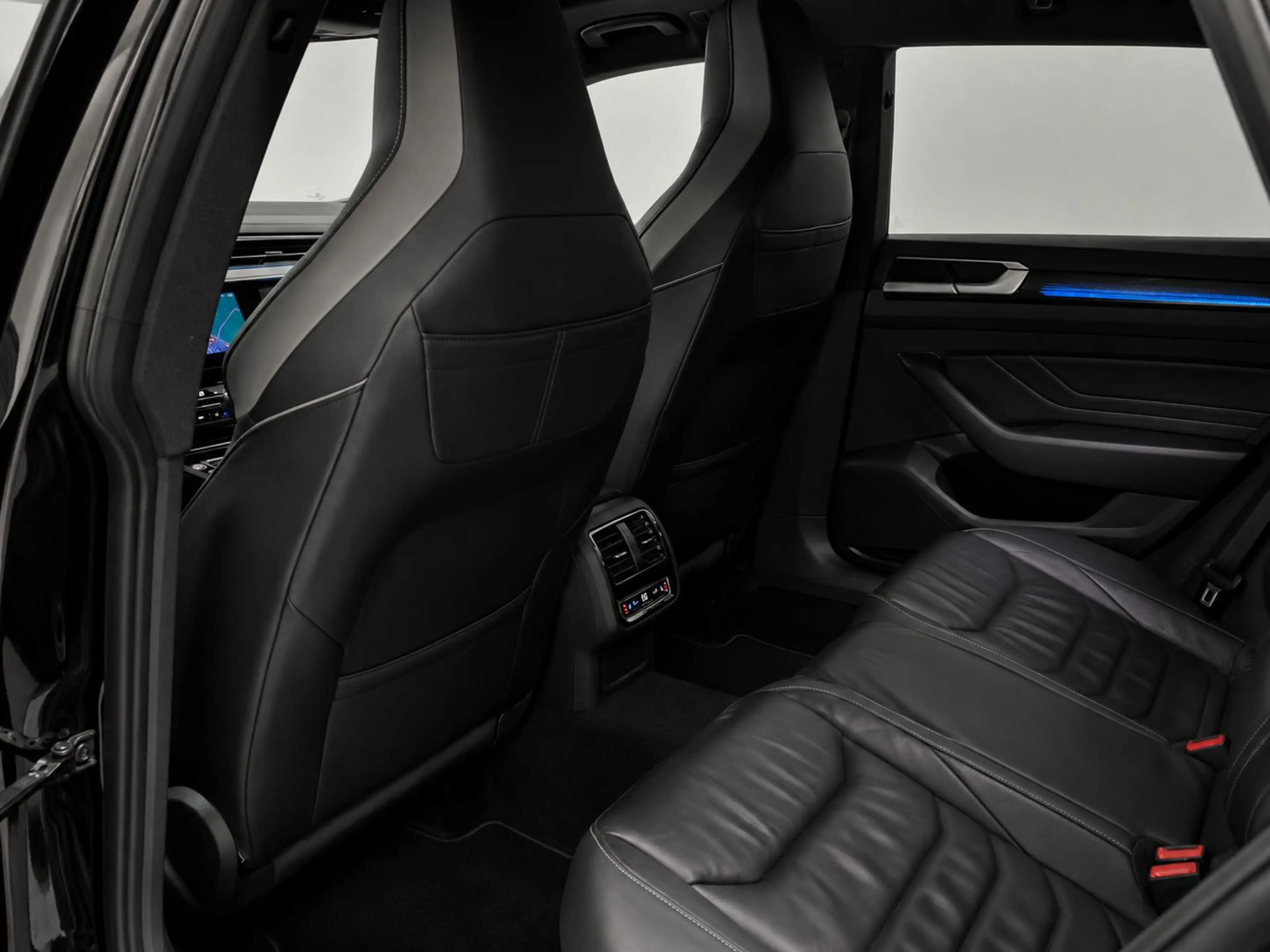 Volkswagen Arteon 1.4 TSI eHybrid R-Line Business Camera Pano Trekha — photo 5