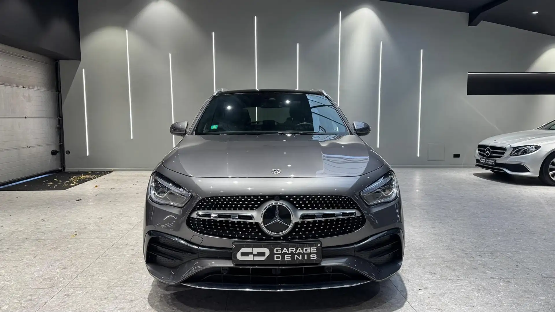 Mercedes-Benz GLA 200 d*PACK AMG*TOIT-PANO*GPS+CAMERA*LED*CUIR*GARANTIE Grijs - 2