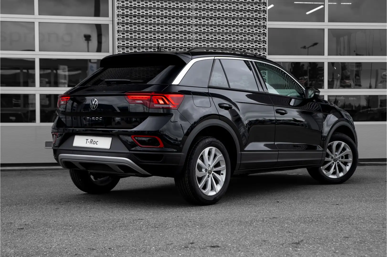 Volkswagen T-Roc 1.0 TSI 110 pk Life Edition | Multimedia | Assista Zwart - 2