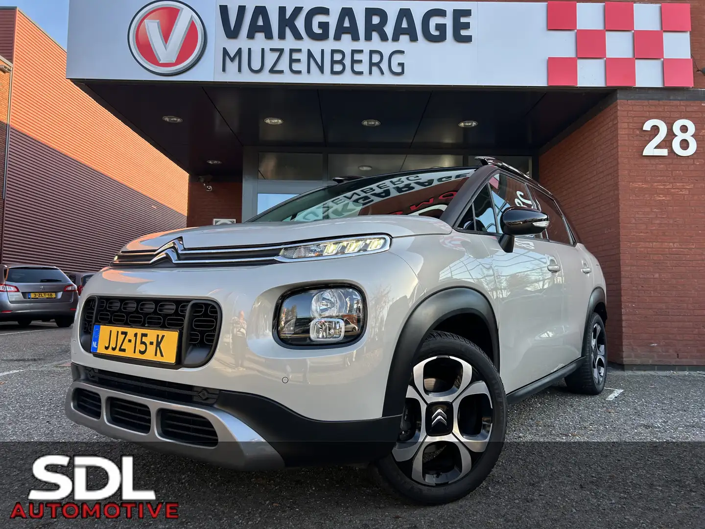 Citroen C3 Aircross 1.2 PureTech S&S Shine // TREKHAAK // NAVI // CLIM Beige - 1