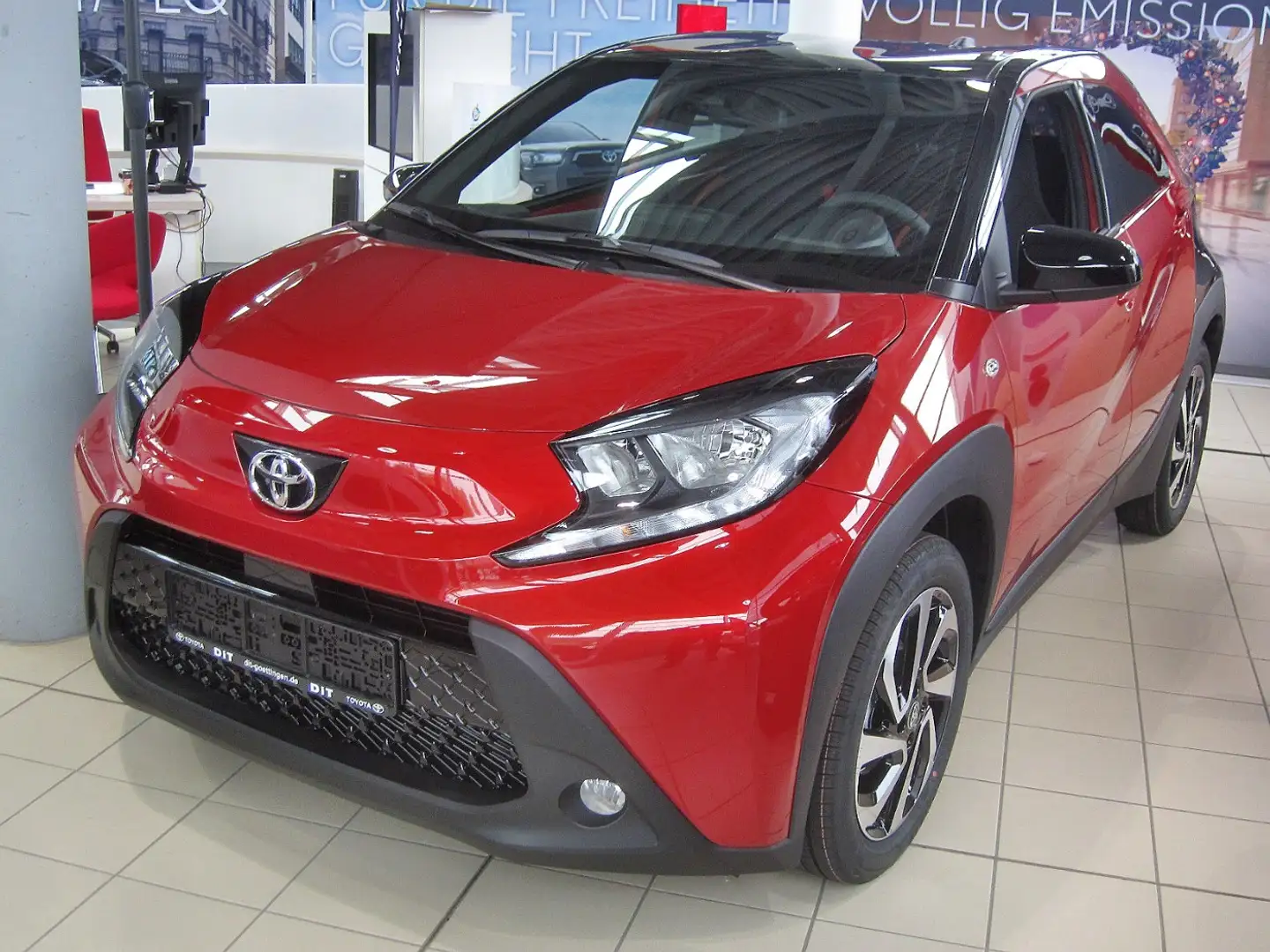 Toyota Aygo X 1.0 VVT-i CVT Teamplayer AppleCarPlay, BT Rot - 1