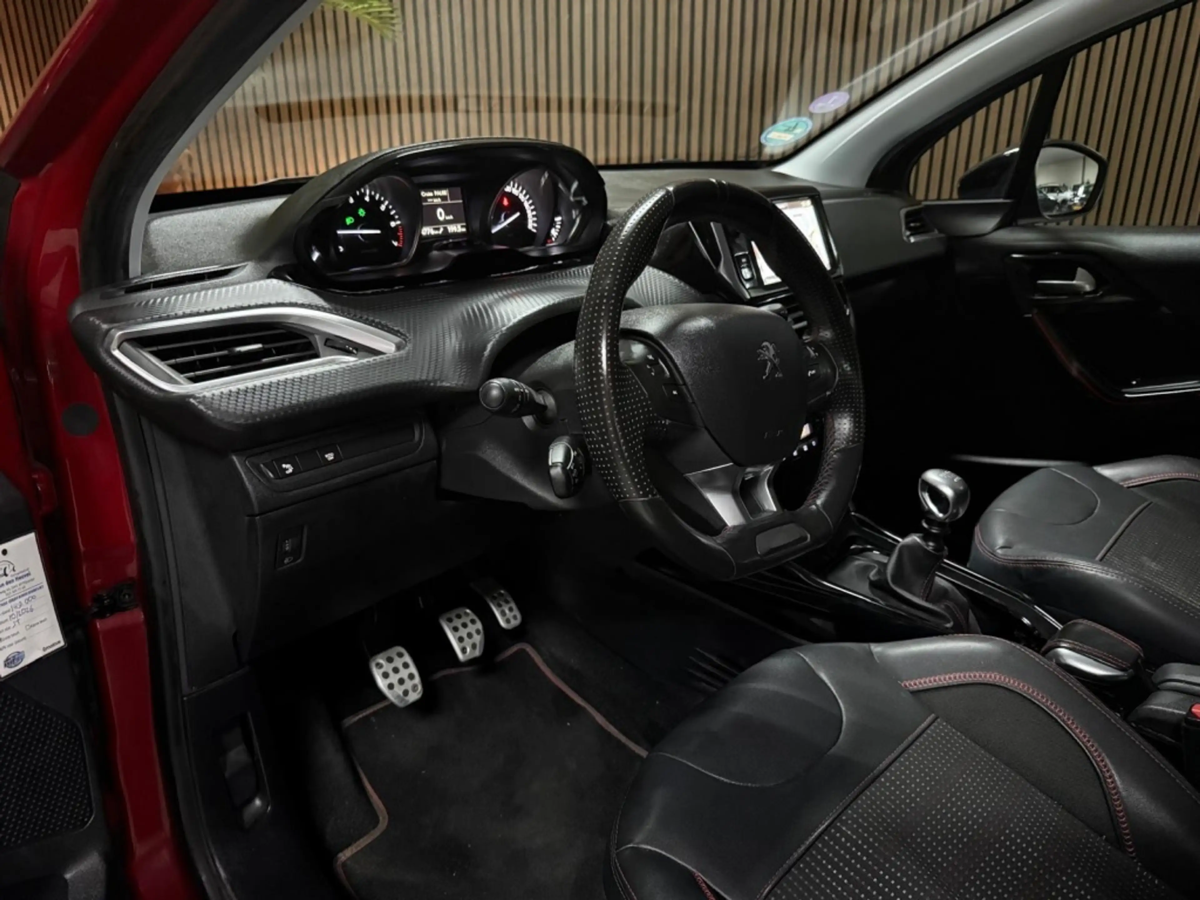 Peugeot 2008 1.2 PureTech GT-line — photo 10