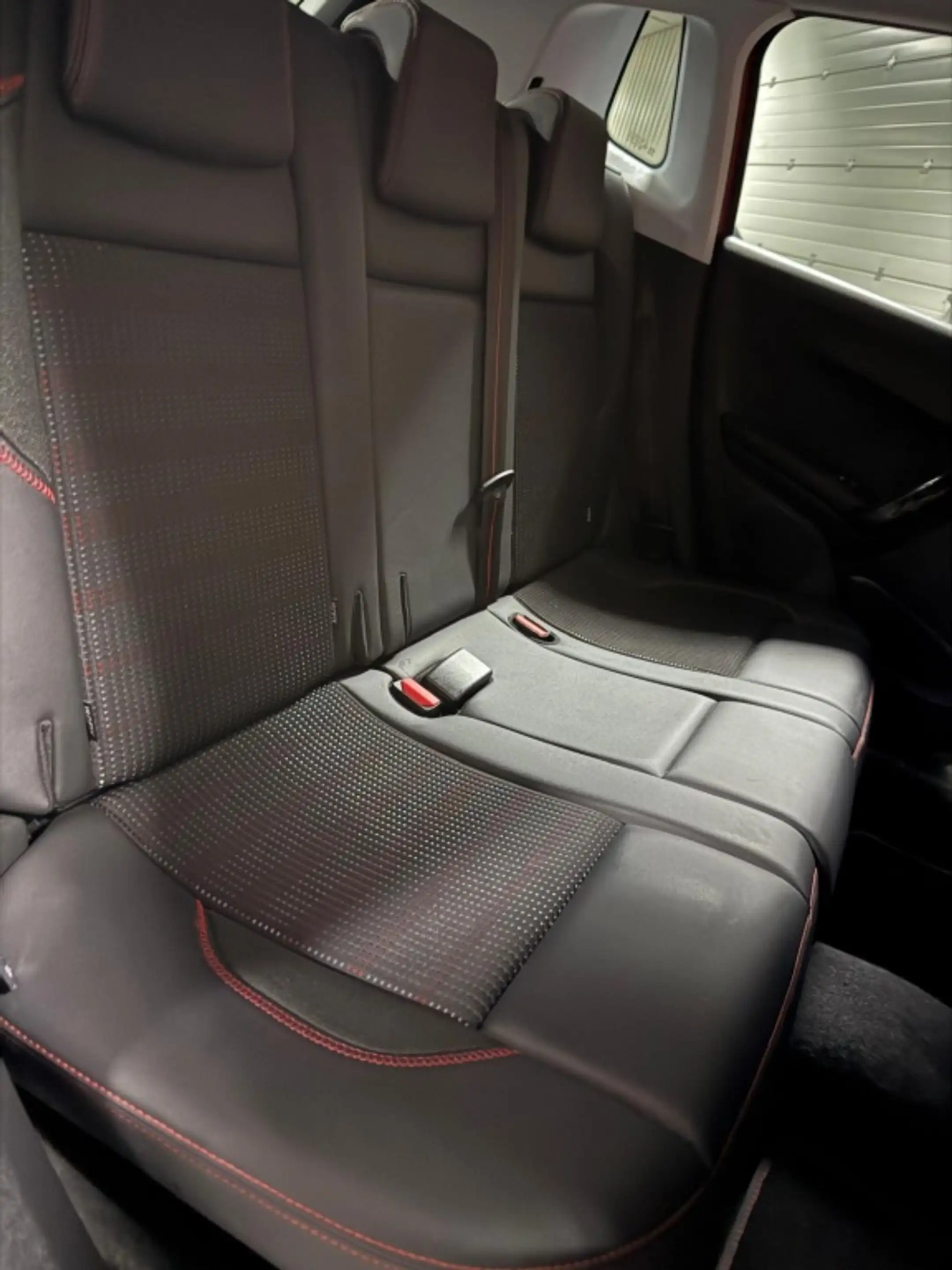 Peugeot 2008 1.2 PureTech GT-line — photo 11