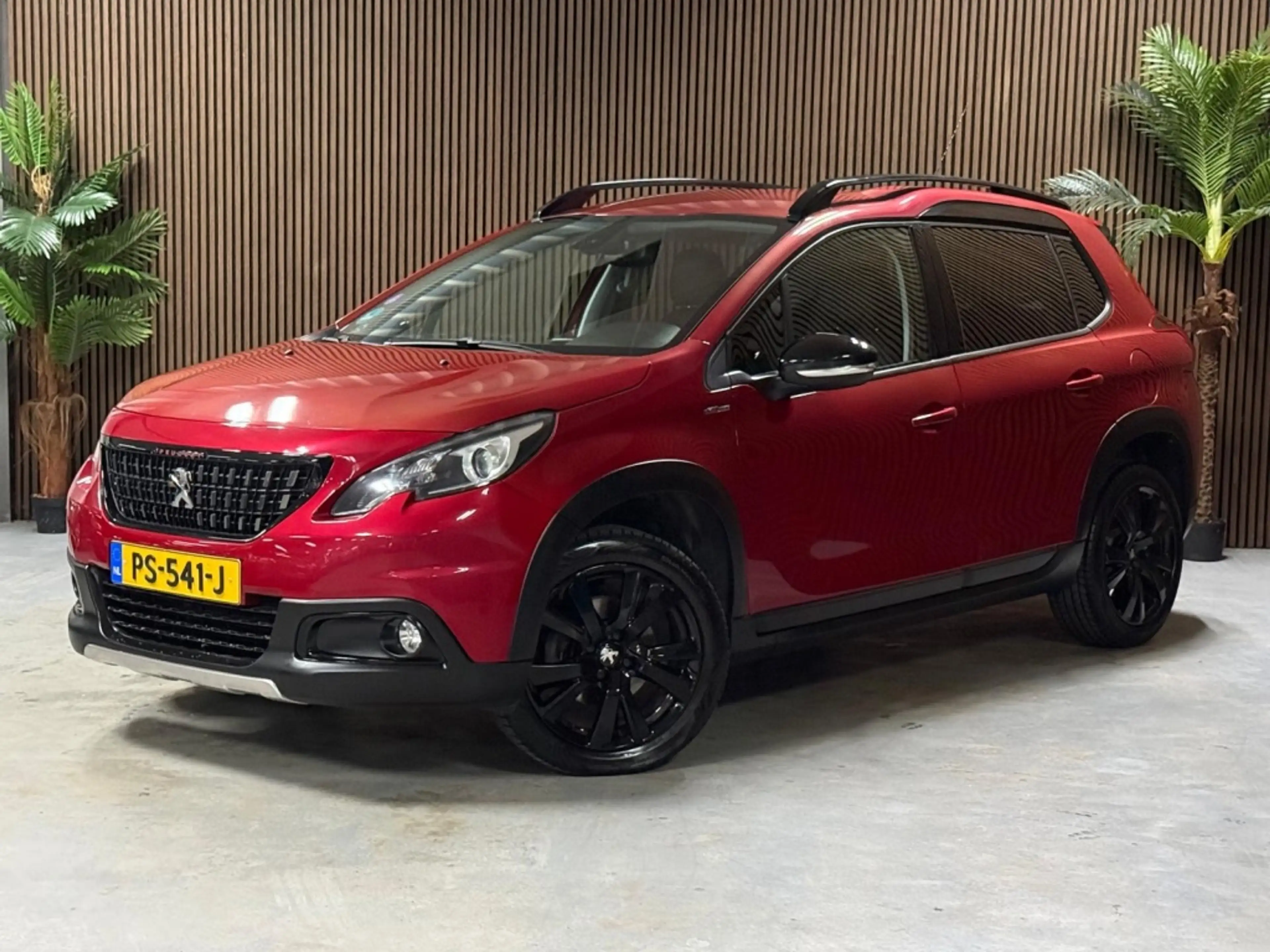 Peugeot 2008 1.2 PureTech GT-line — photo 2