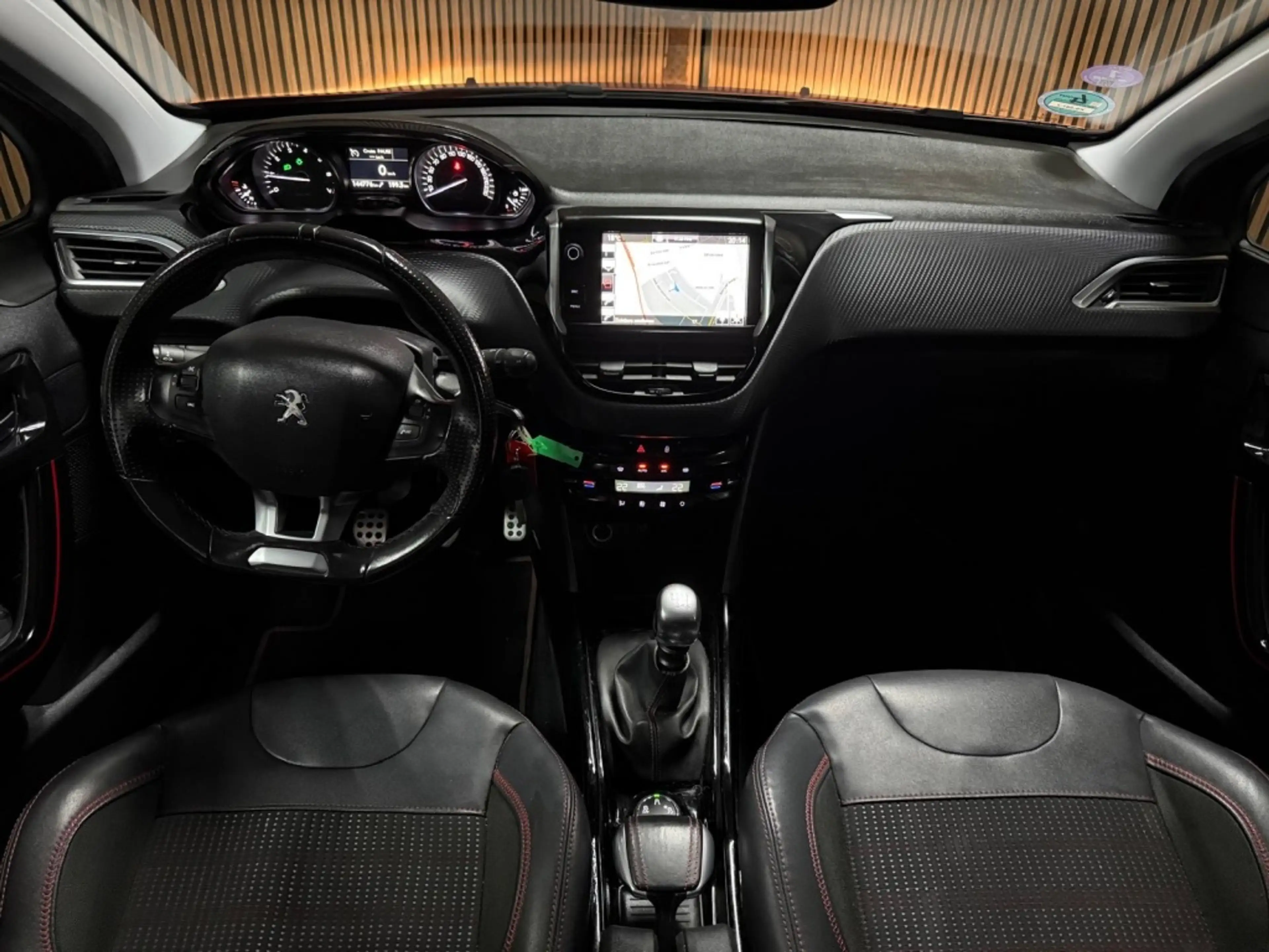 Peugeot 2008 1.2 PureTech GT-line — photo 8