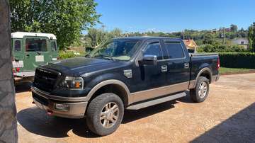 Lariat 4x4 Crew Cab