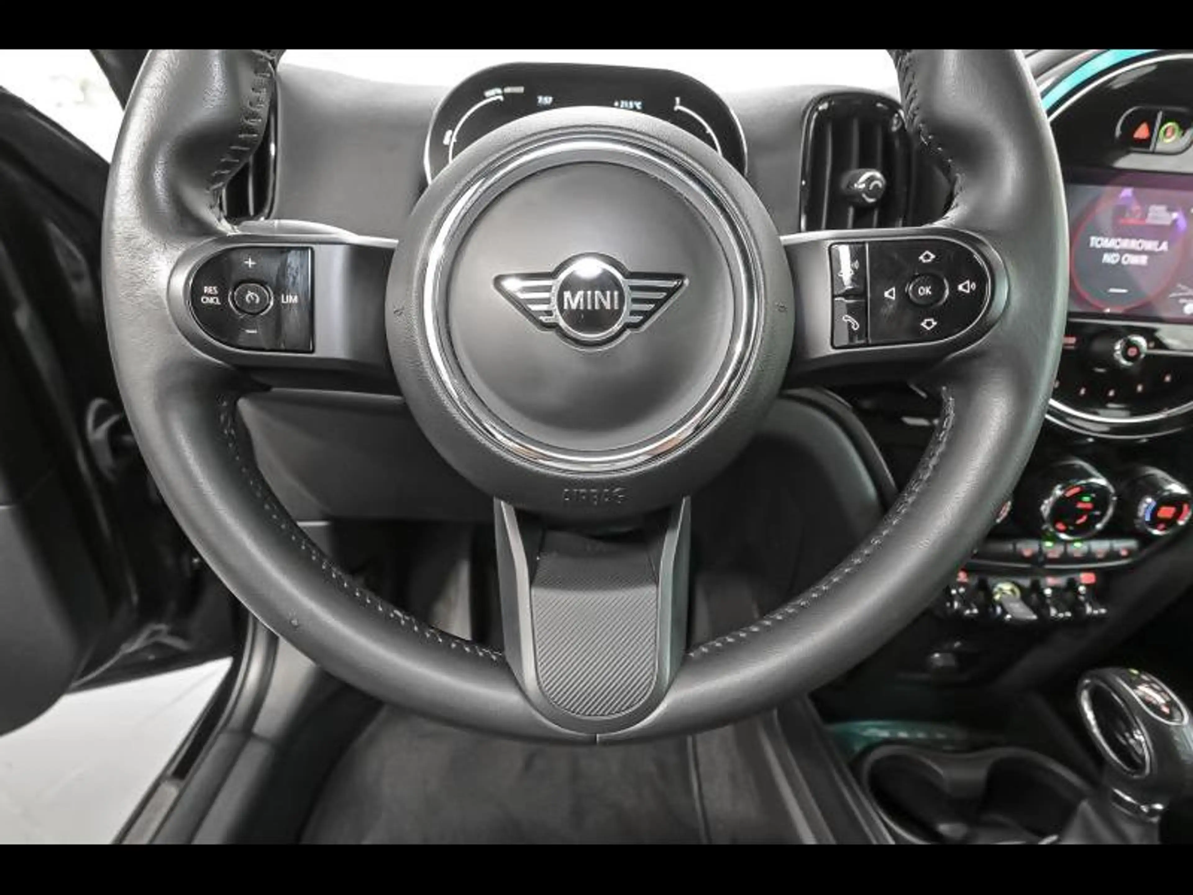 MINI Cooper SE Countryman ALL4 — photo 9