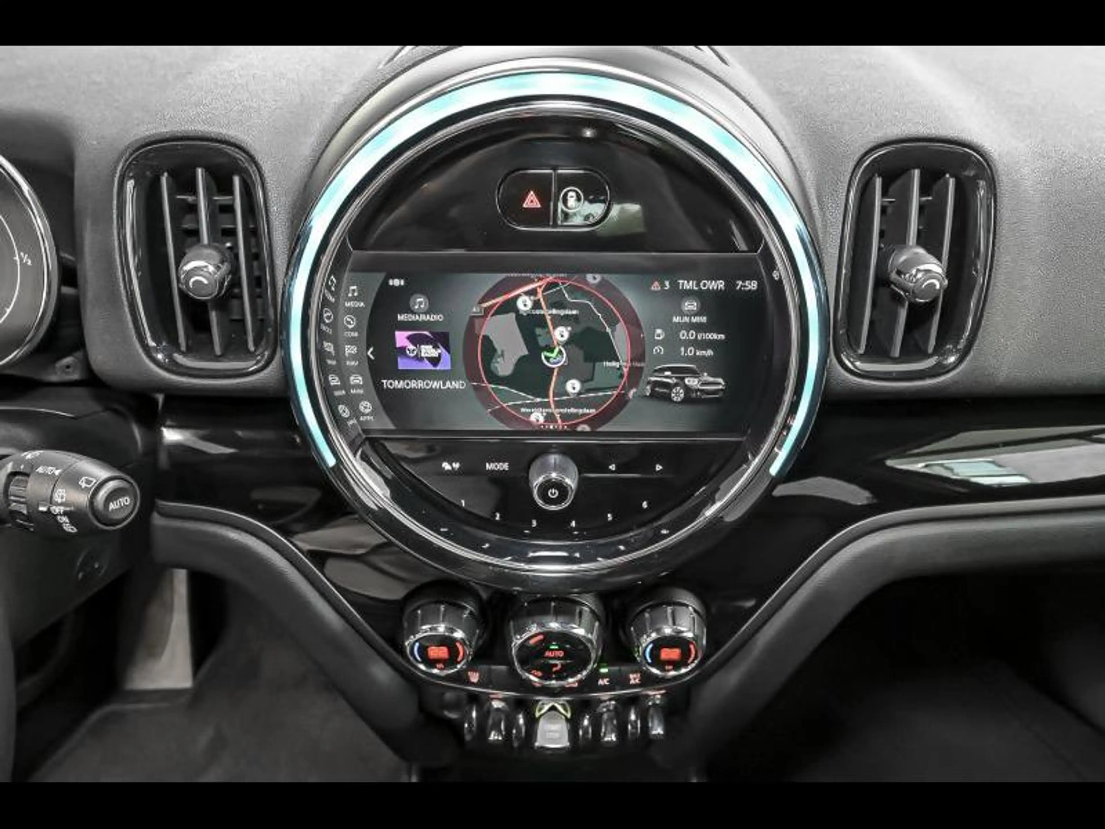 MINI Cooper SE Countryman ALL4 — photo 12
