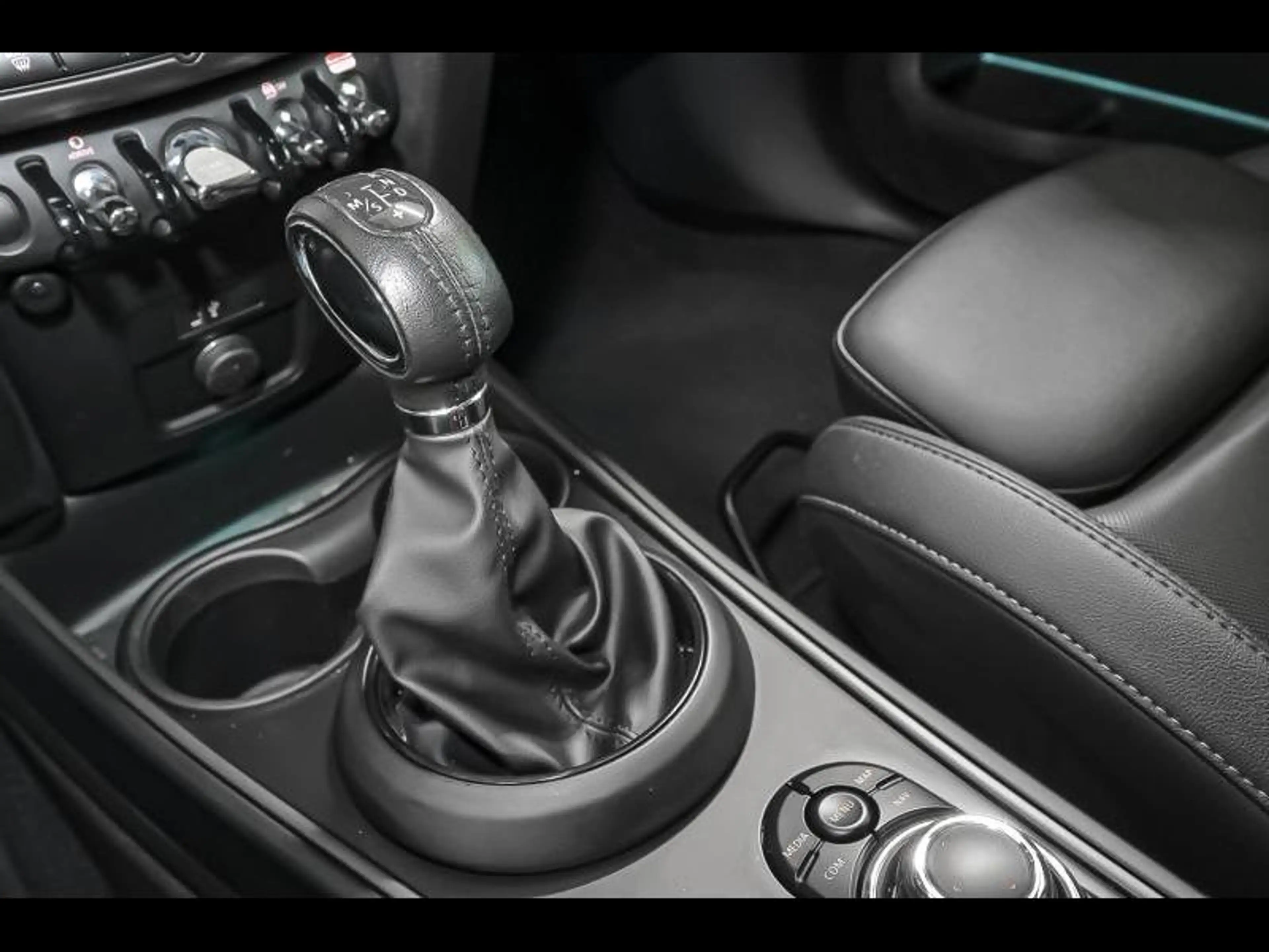 MINI Cooper SE Countryman ALL4 — photo 11