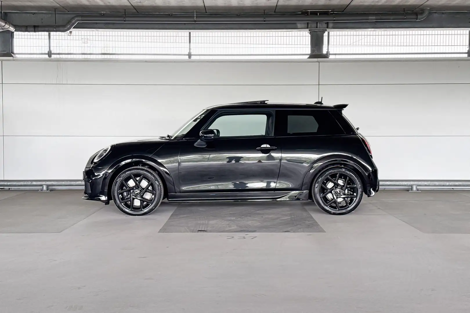 MINI Cooper 3-deurs 1.5 Cooper C John Cooper Works M | Pakket Zwart - 2