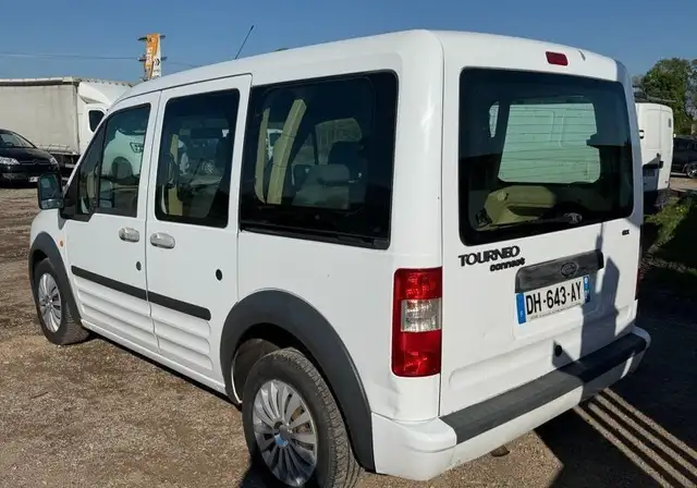 Ford Tourneo Connect view 3