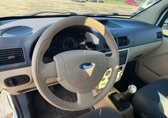 Ford Tourneo Connect view 10