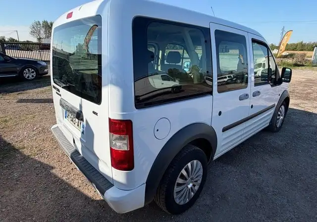 Ford Tourneo Connect view 4