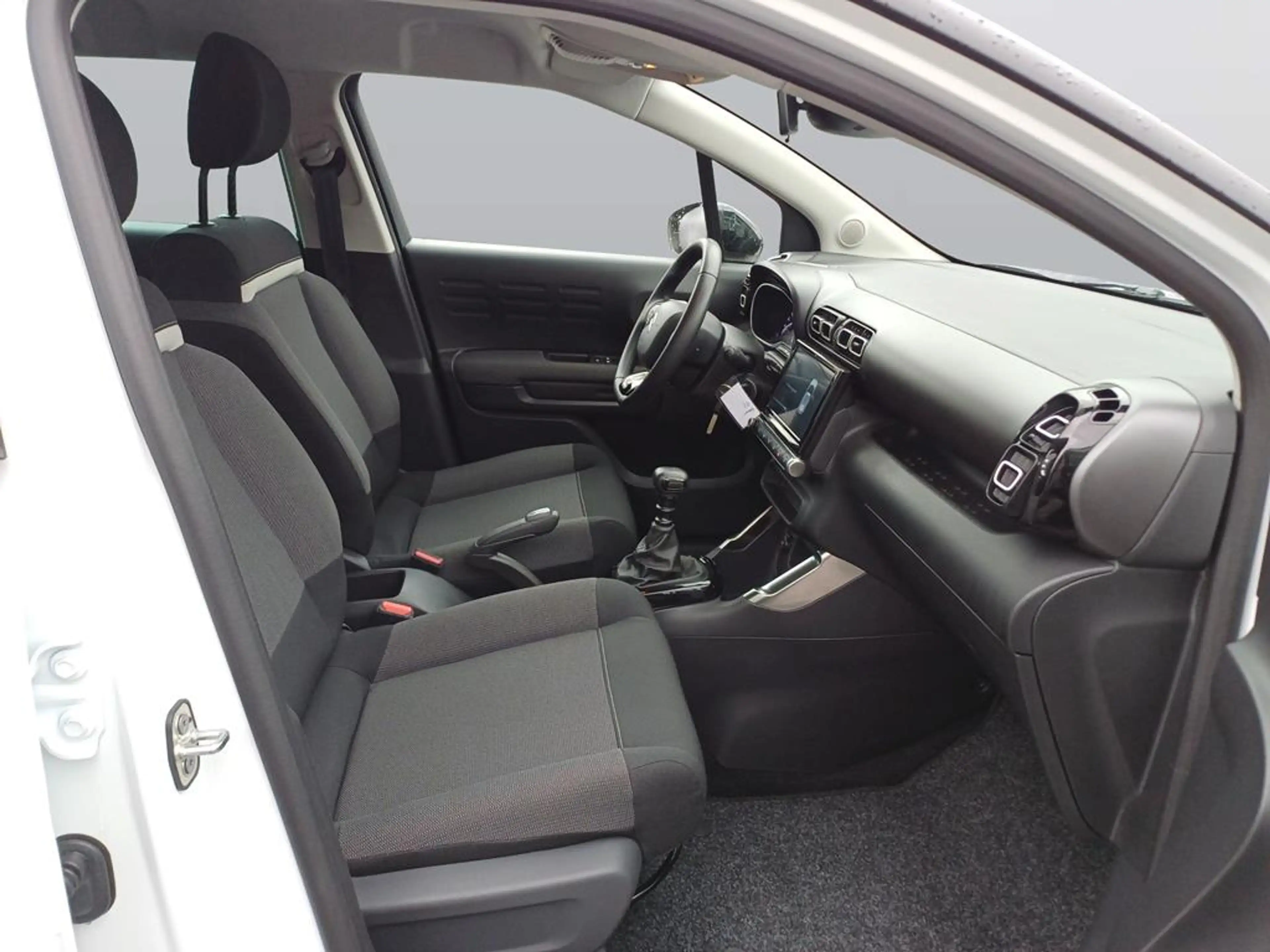 Citroen C3 Aircross PureTech 110 S&S Shine — photo 10