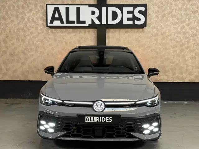 Volkswagen Golf view 11