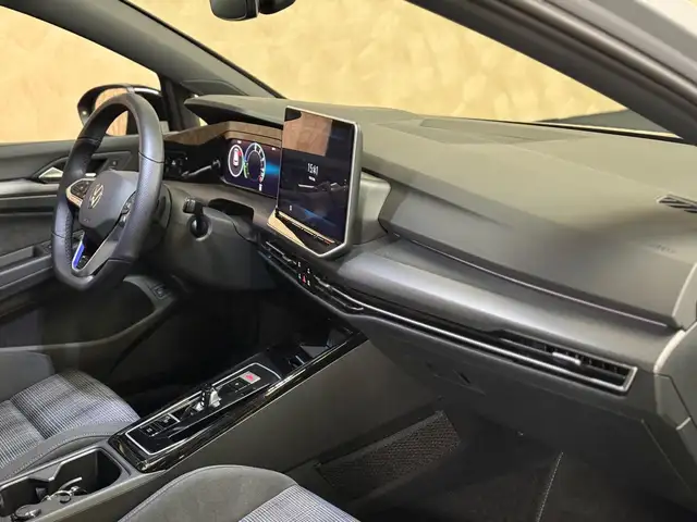 Volkswagen Golf view 13