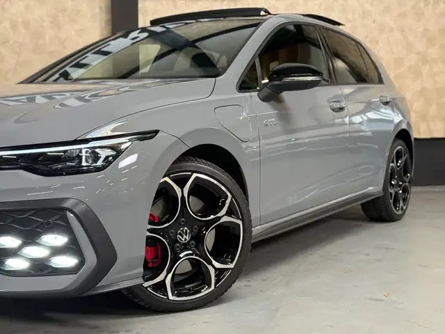 Volkswagen Golf view 3