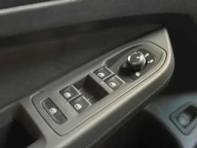 Volkswagen Golf view 19