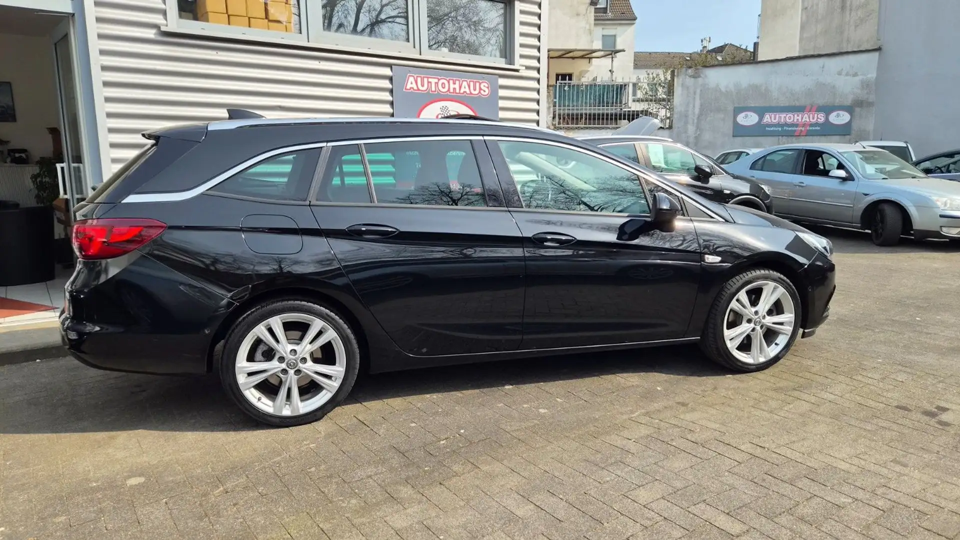 Opel Astra K 1.6 Sports Tourer Innovation Start/Stop Schwarz - 2