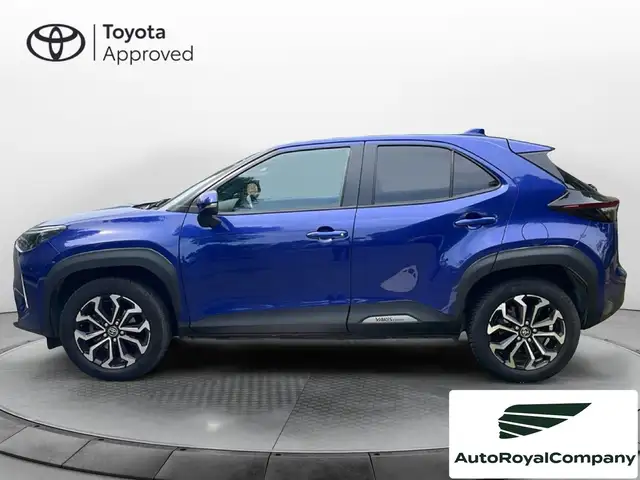 Toyota Yaris Cross view 3