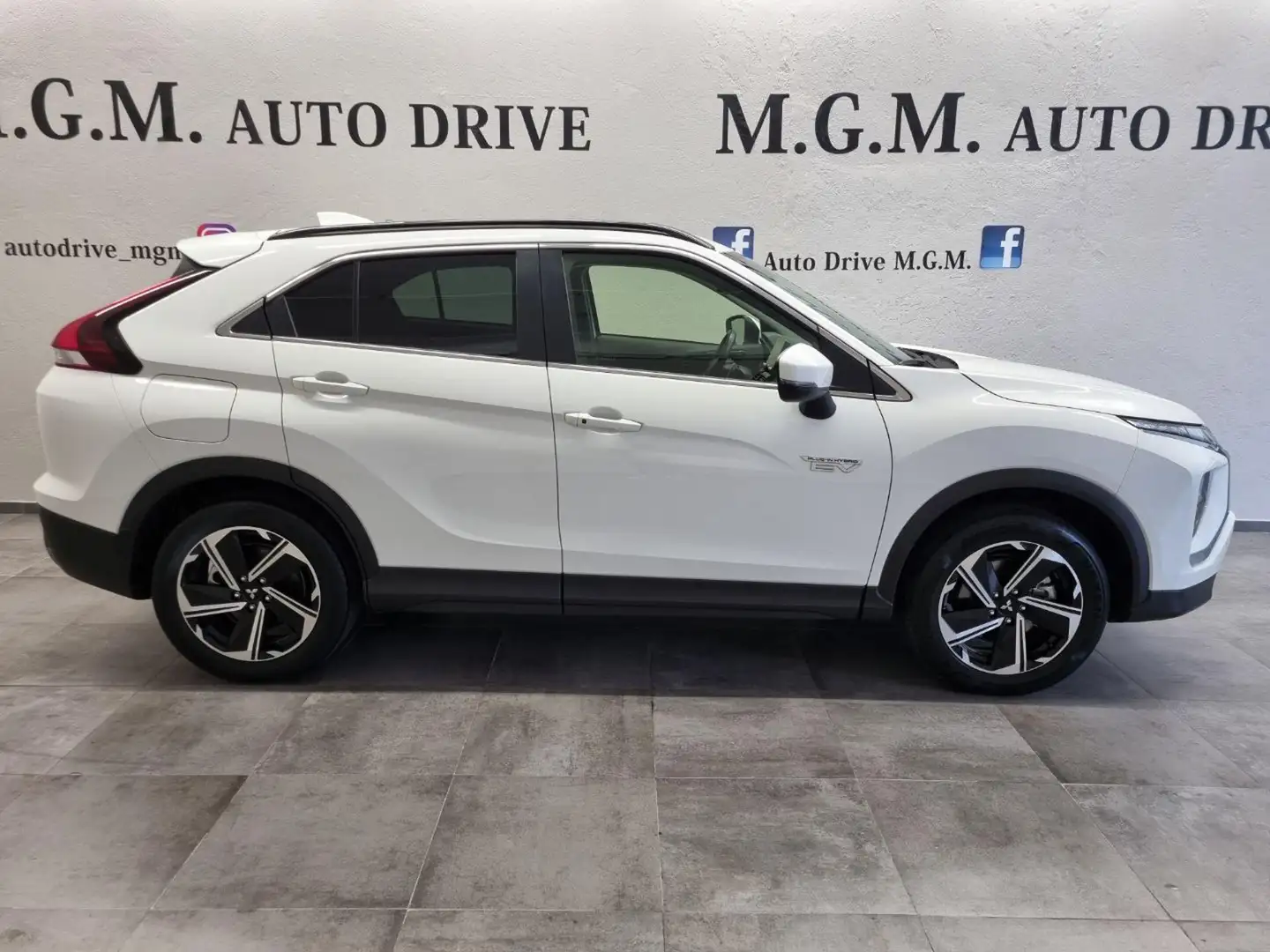 Mitsubishi Eclipse Cross 2.4 MIVEC 4WD PHEV Instyle SDA Pack 0 White - 2