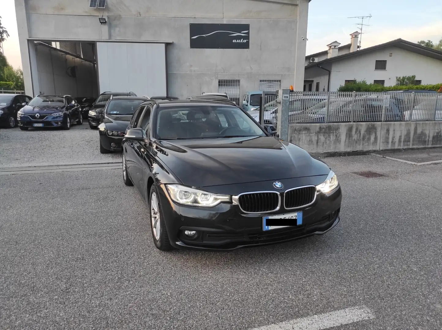 BMW 320 320d Efficient Dynamics Touring Luxury Noir - 1