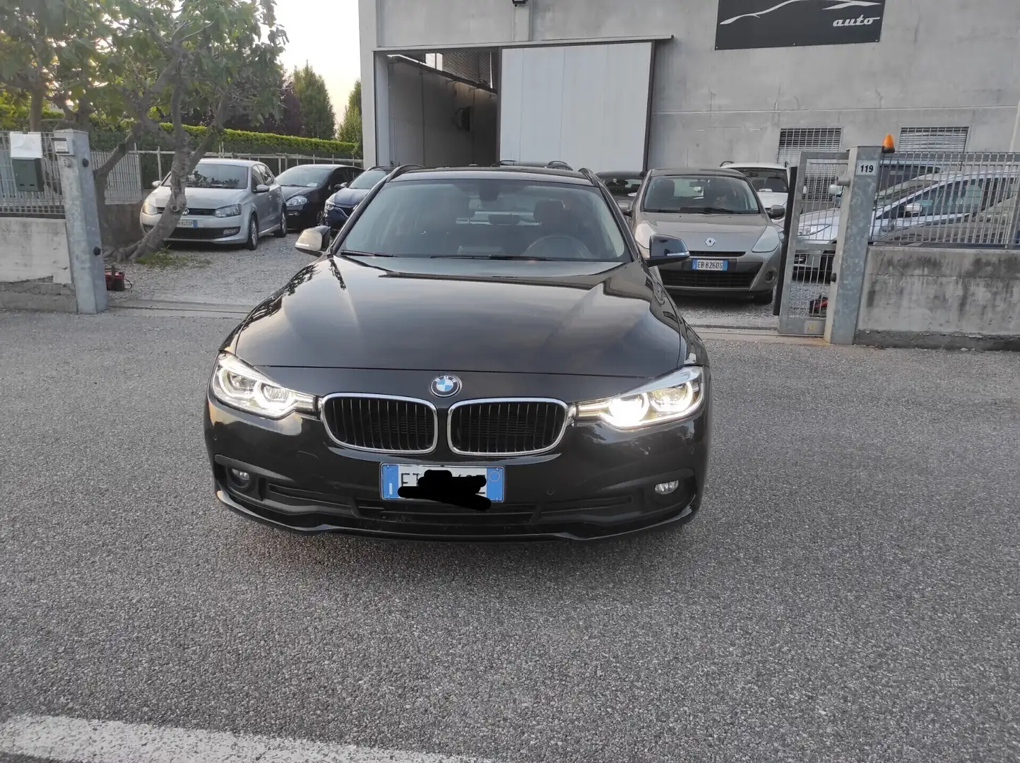 BMW 320 320d Efficient Dynamics Touring Luxury Noir - 2