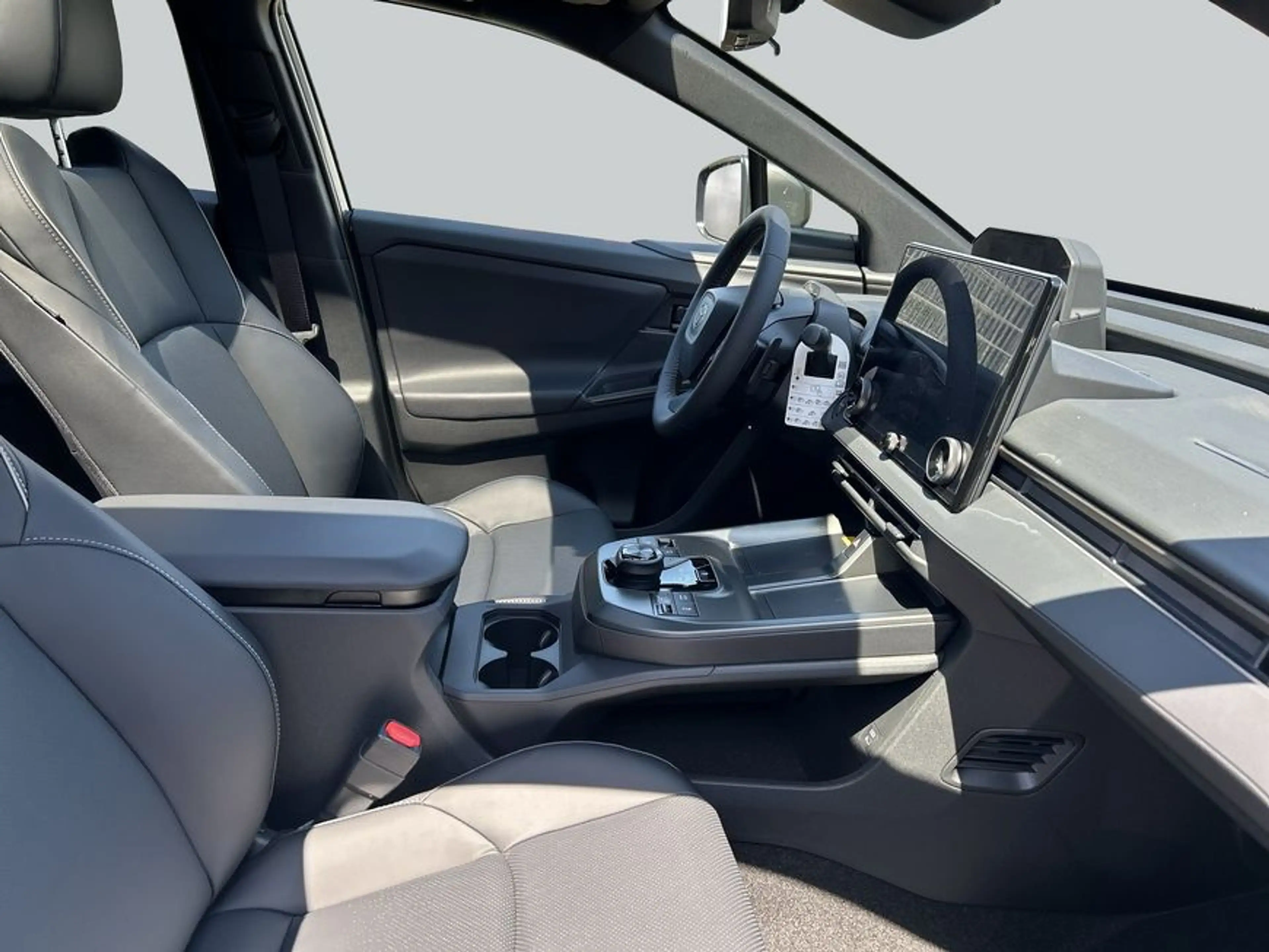 Toyota bZ4X AWD Touring Lounge — photo 13