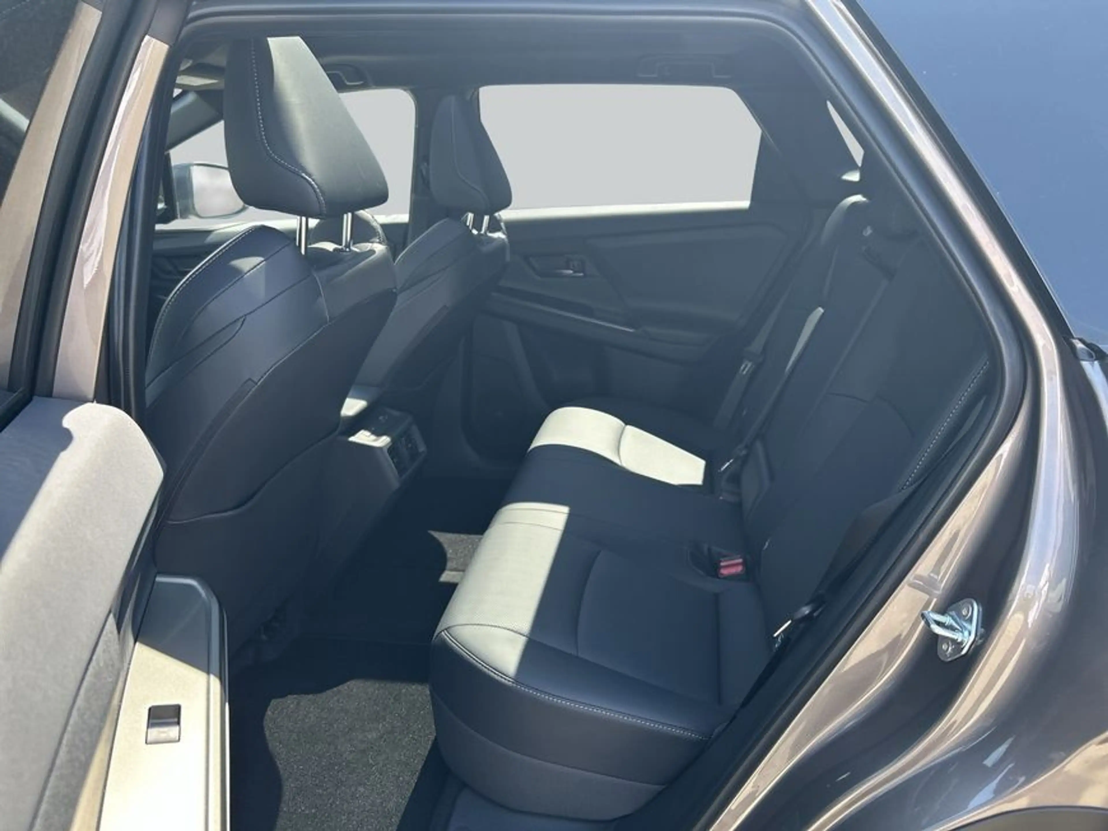 Toyota bZ4X AWD Touring Lounge — photo 12
