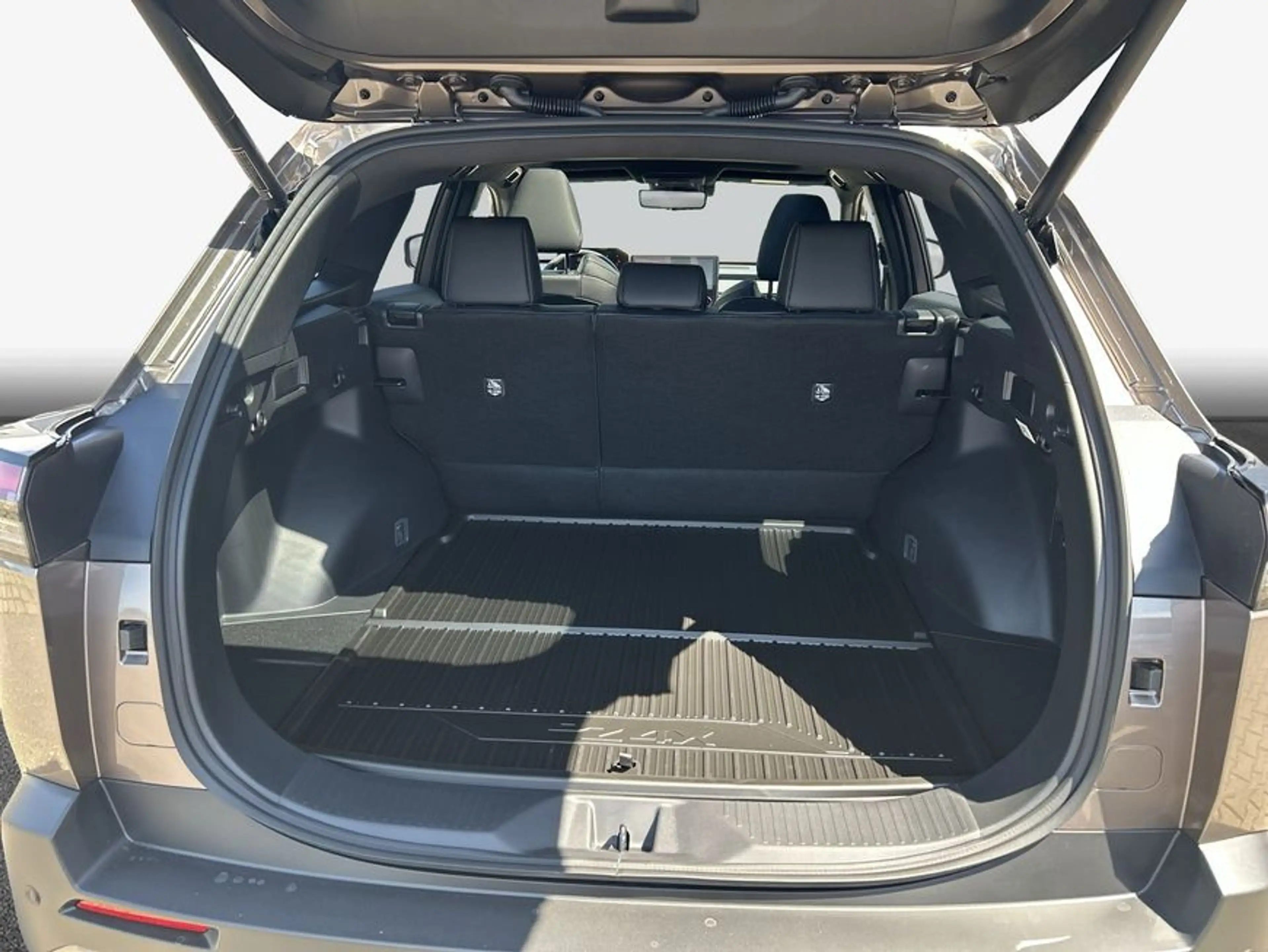 Toyota bZ4X AWD Touring Lounge — photo 9