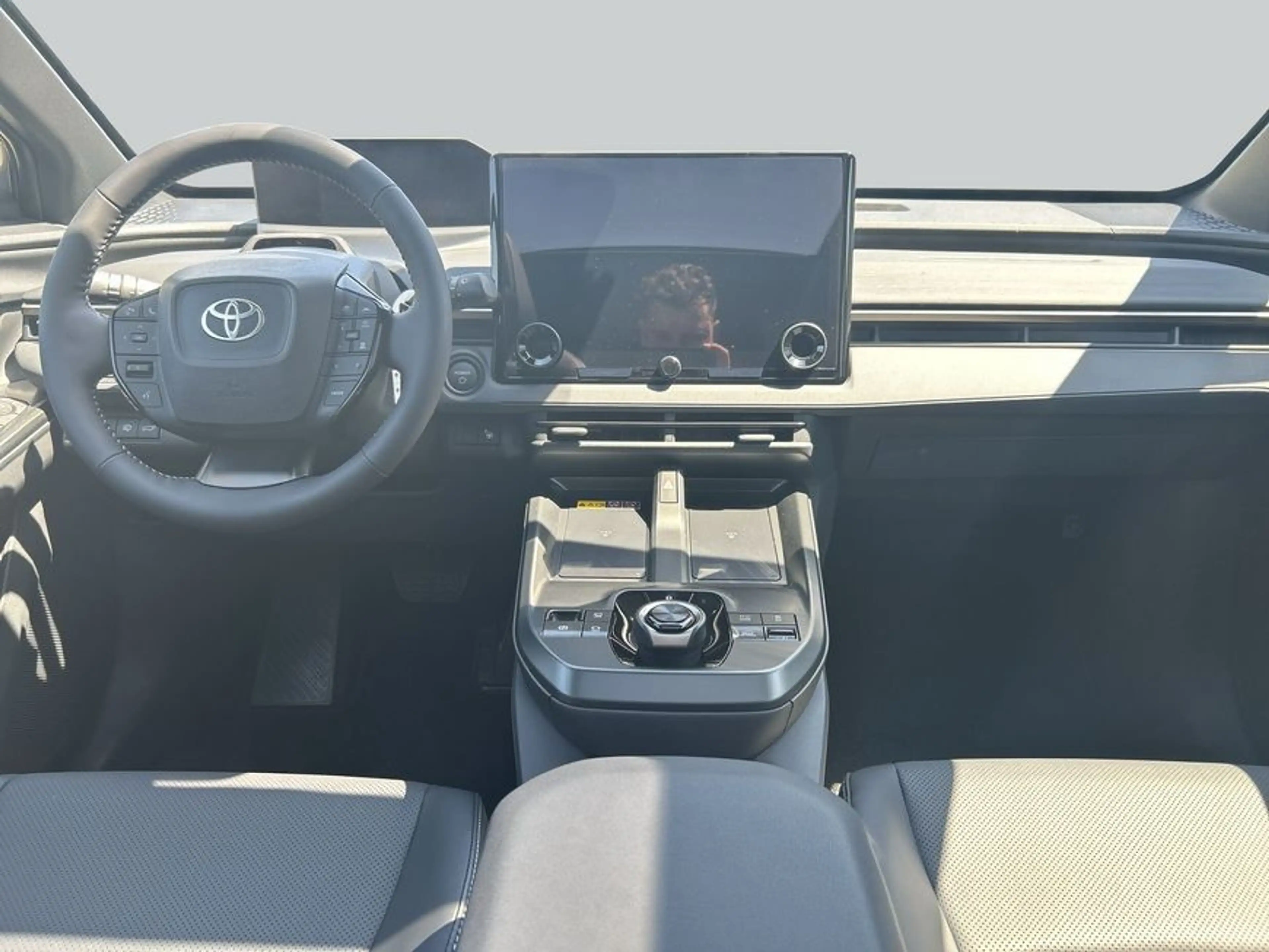 Toyota bZ4X AWD Touring Lounge — photo 14