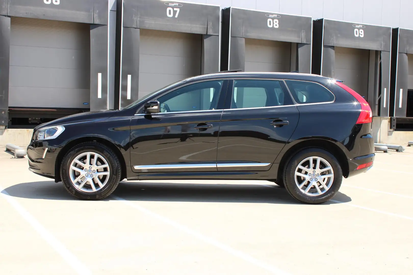 Volvo XC60 T5 245PK FWD Polar+ | elektrisch verstelb. bestuur Noir - 2