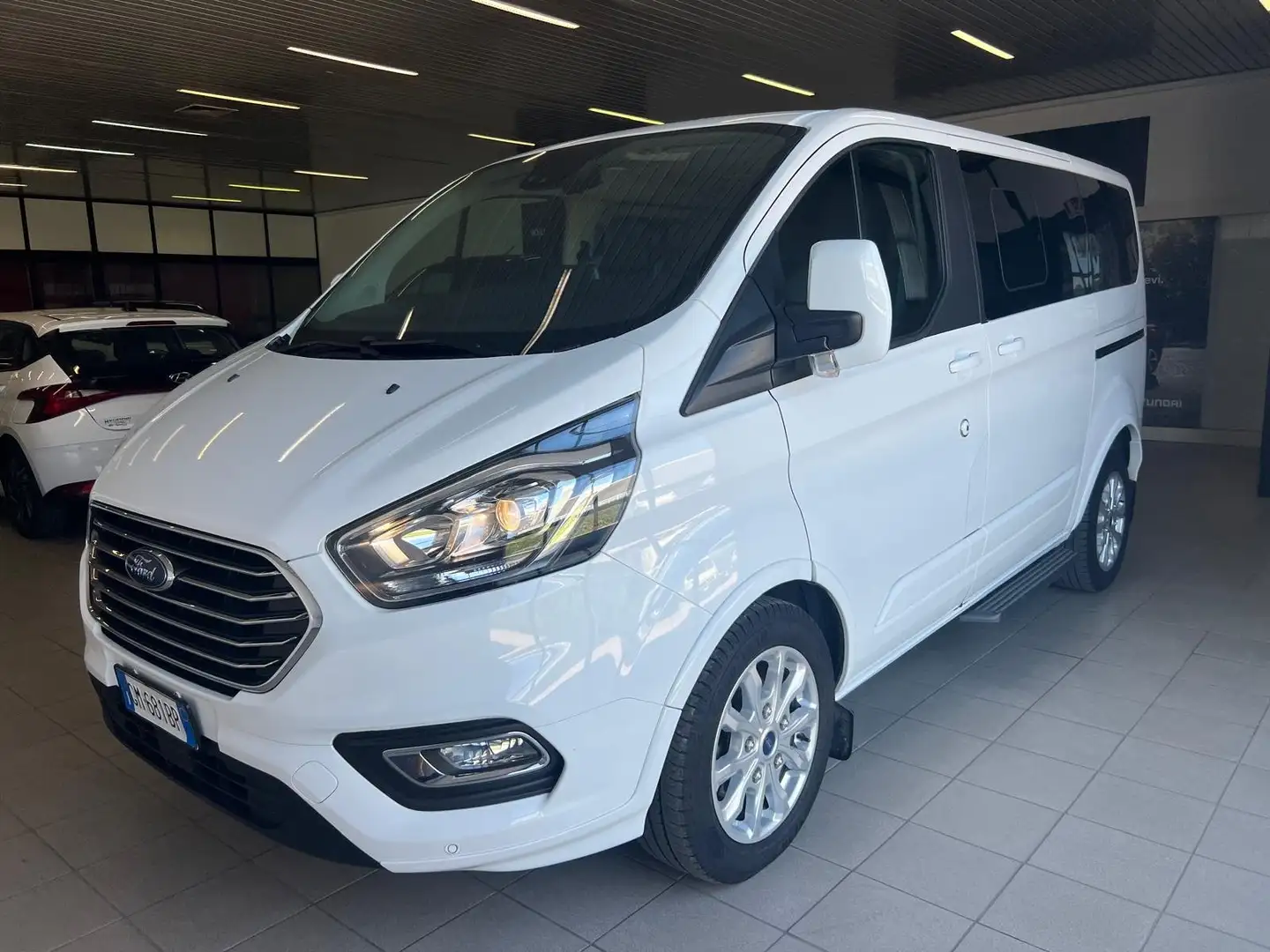 Ford Tourneo Custom 320 2.0 EcoBlue 130CV Aut. PC Titanium KM 52.000 Bianco - 1