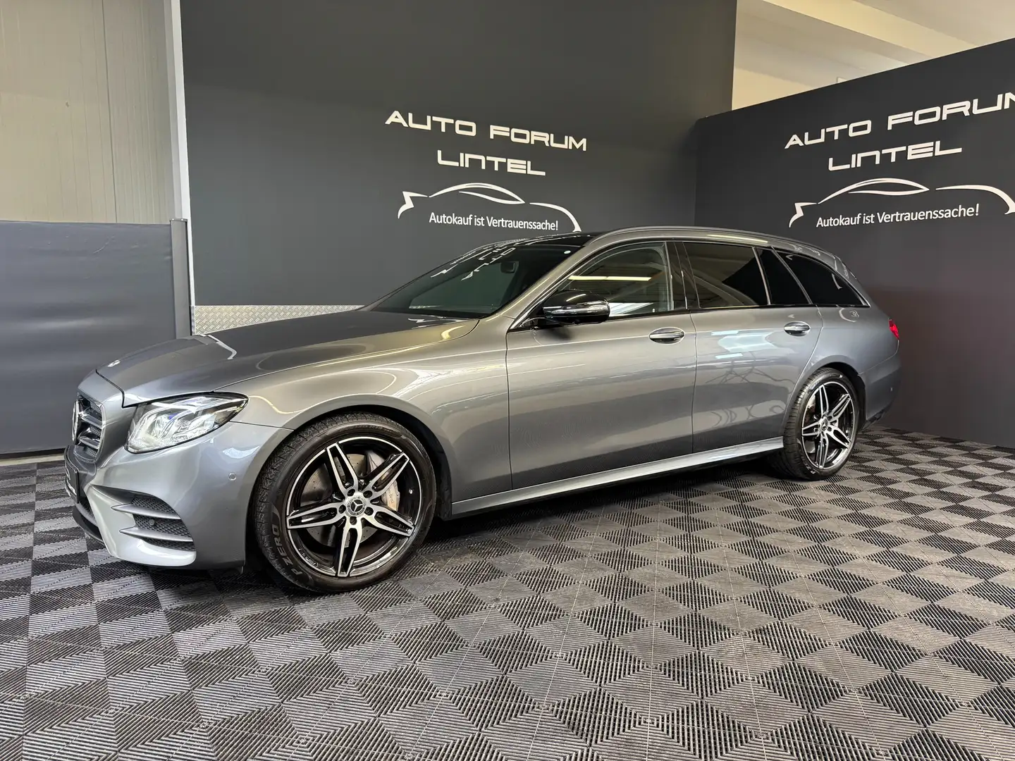 Mercedes-Benz E 400 4Matic AMG LINE-8XBEREIFT-SCHECKH.-JUNGE STERNE Gris - 2