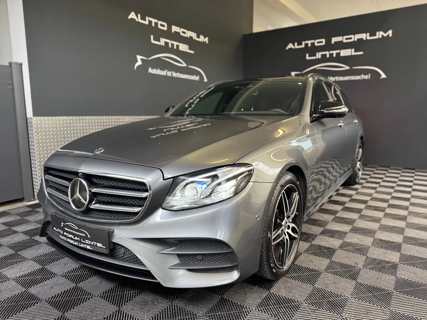 Mercedes-Benz E 400 4Matic AMG LINE-8XBEREIFT-SCHECKH.-JUNGE STERNE Gris - 1