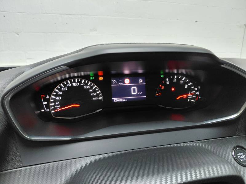 Peugeot 2008 2 1.2 Puretech 96kW S&S EAT8 Active Pack — photo 15