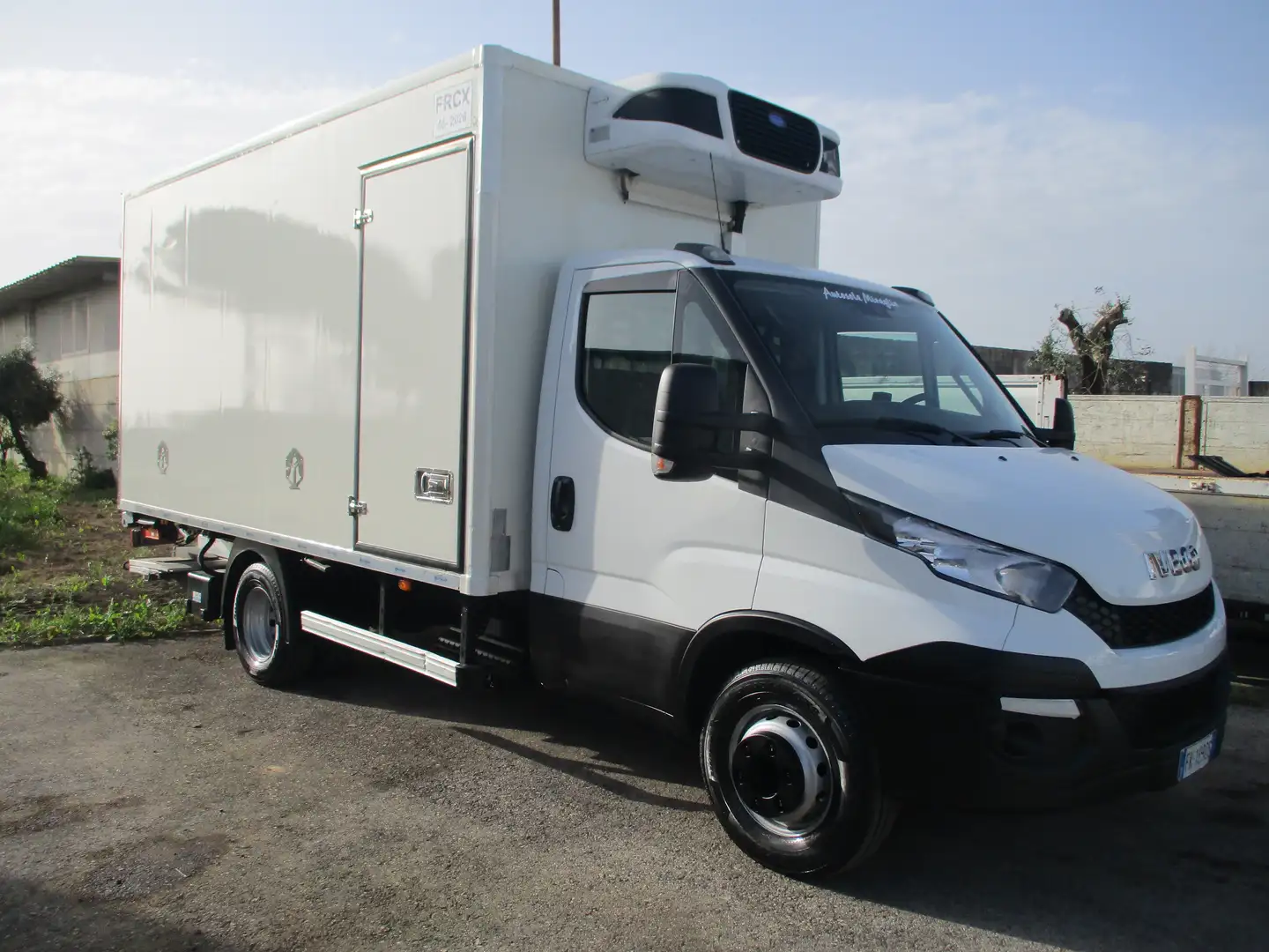 Iveco Daily 60C15 3000 150CV EURO 6 FRIGO+PEDANA FRCX 05/26-20 Bianco - 1