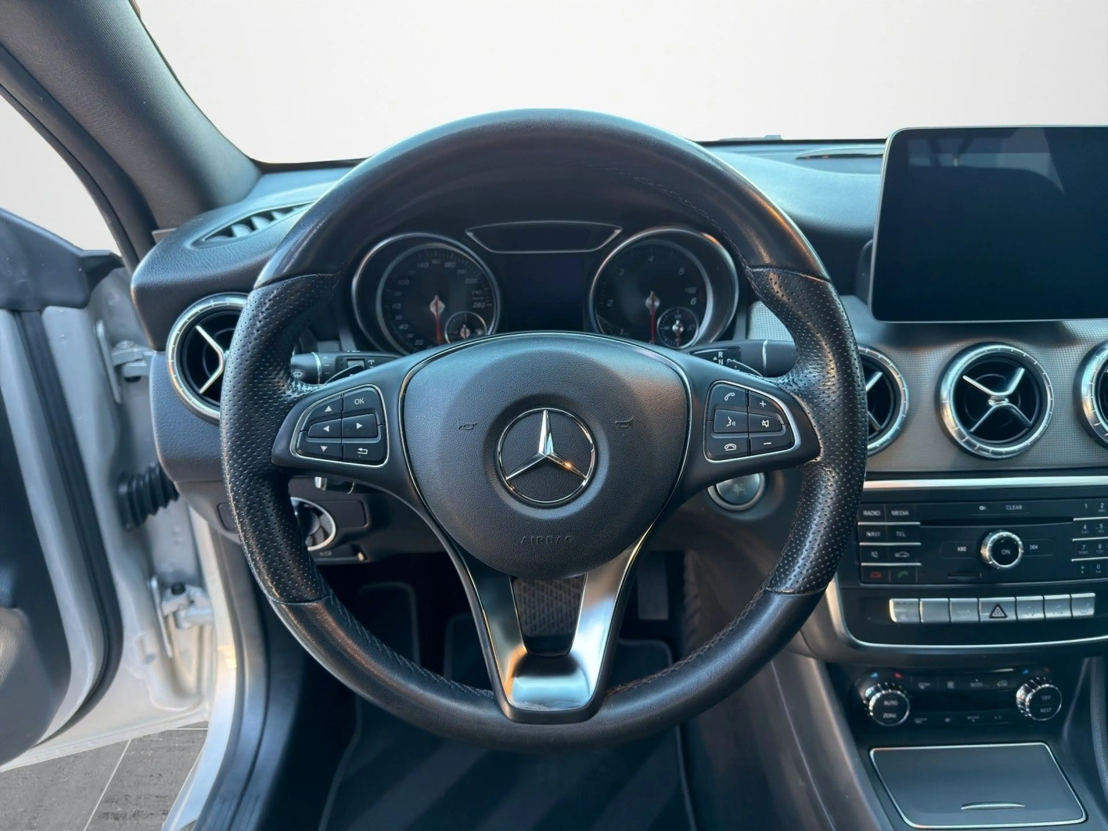 Mercedes-Benz CLA 220 4 Matic, Navi, AHK, Kamera, Leder — photo 10