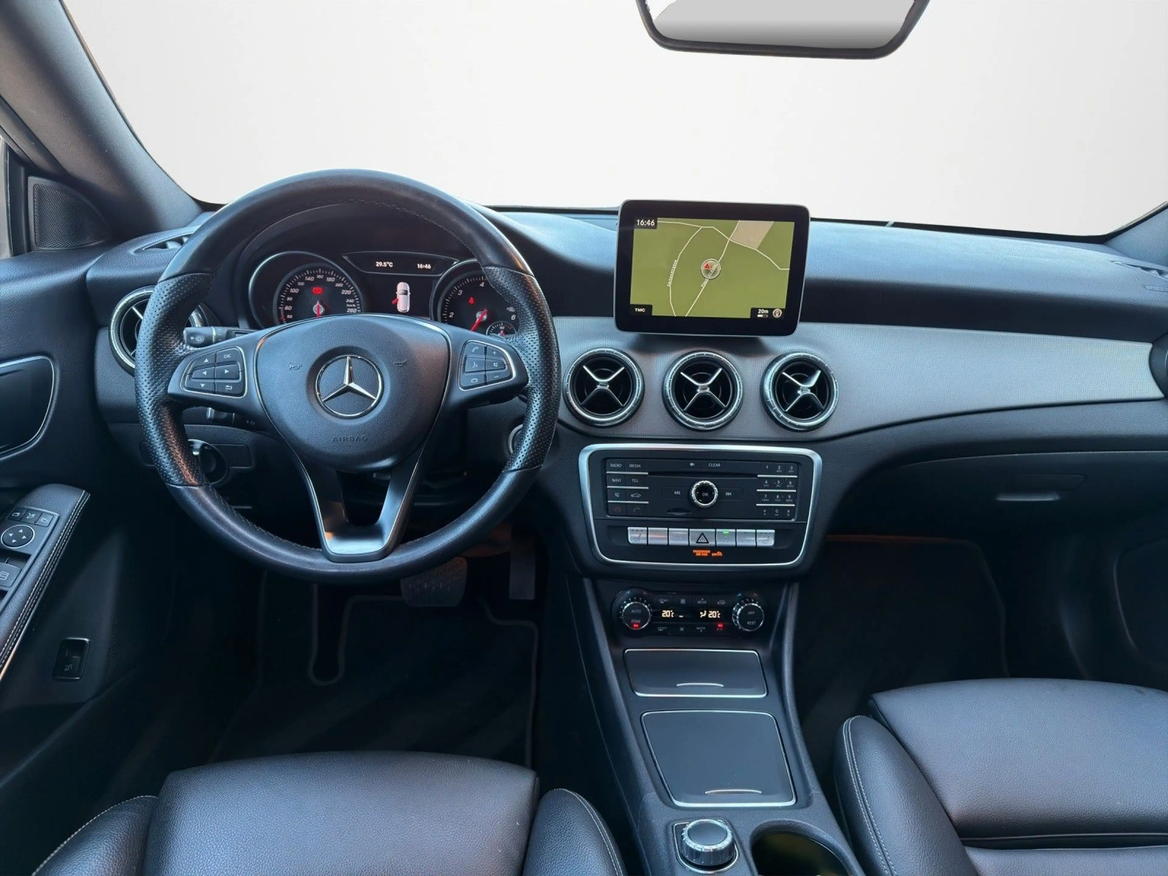 Mercedes-Benz CLA 220 4 Matic, Navi, AHK, Kamera, Leder — photo 13