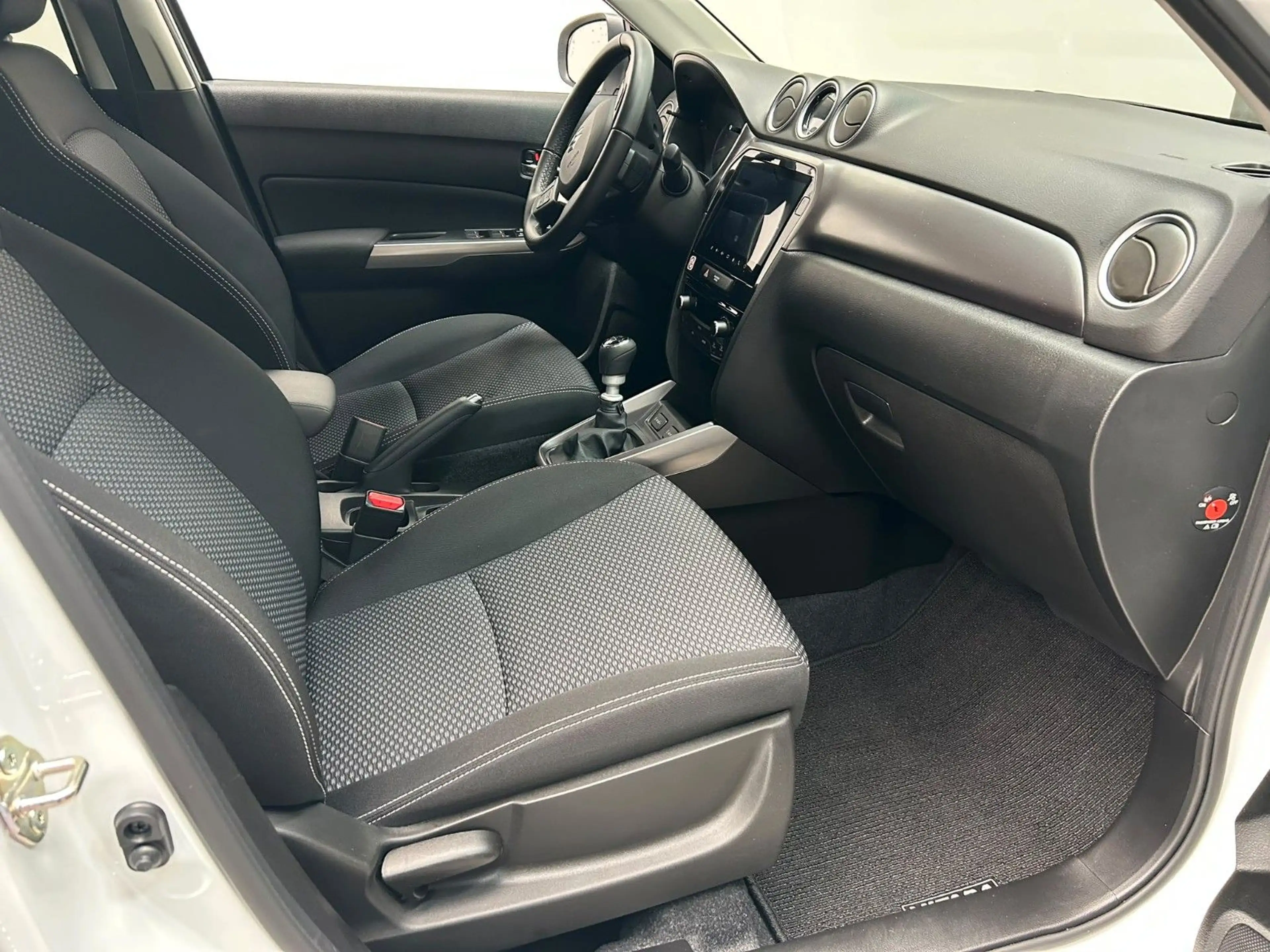 Suzuki Vitara 1.4 Mild-Hybrid 4x2 Navi Tempo Spur — photo 12