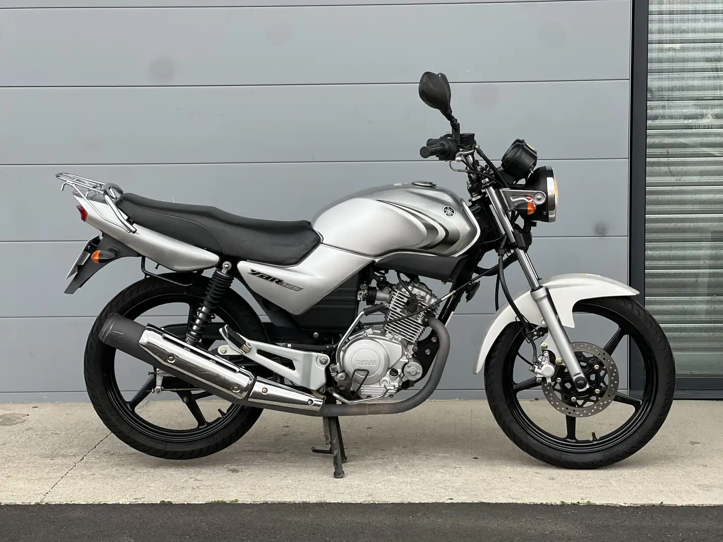 Yamaha YBR 125 Gris - 1