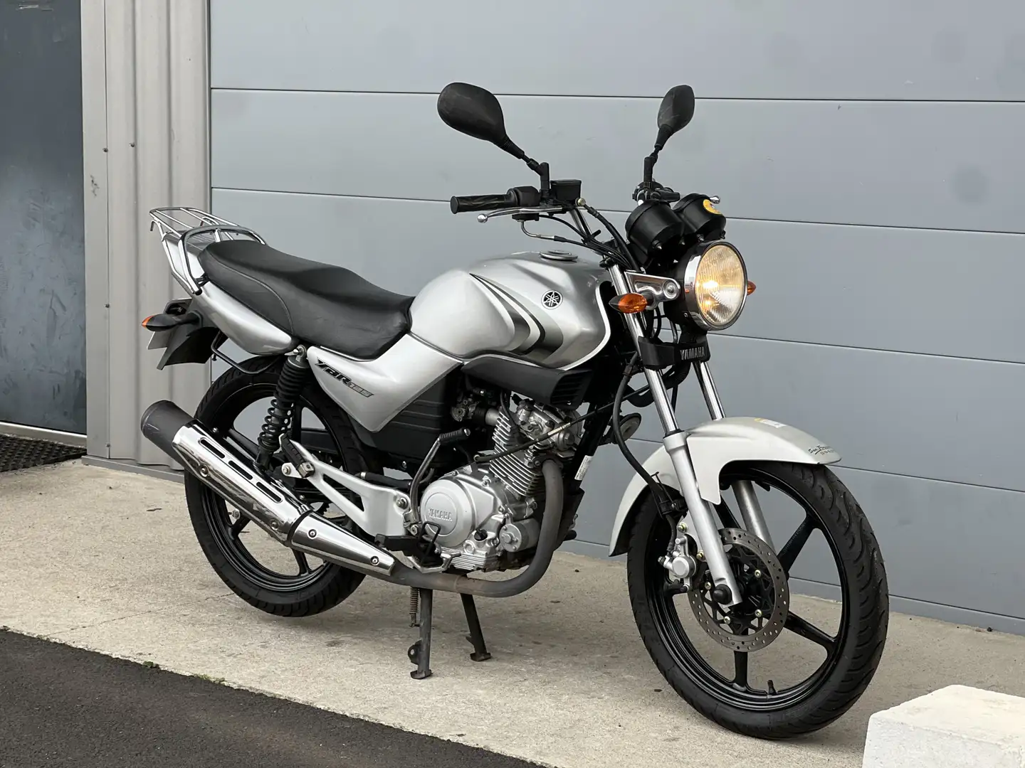 Yamaha YBR 125 Gris - 2