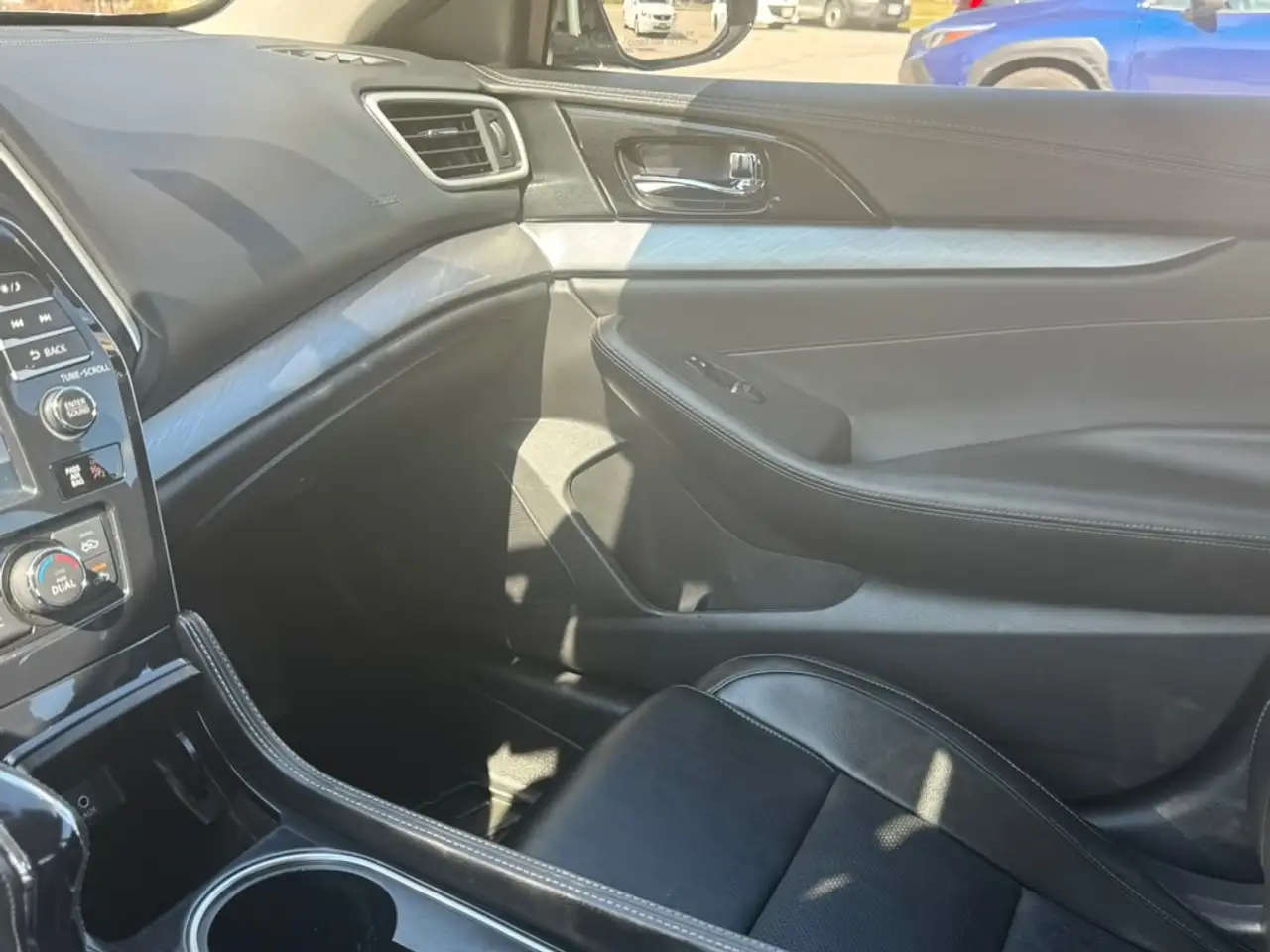 Nissan Maxima снимка Nissan Maxima