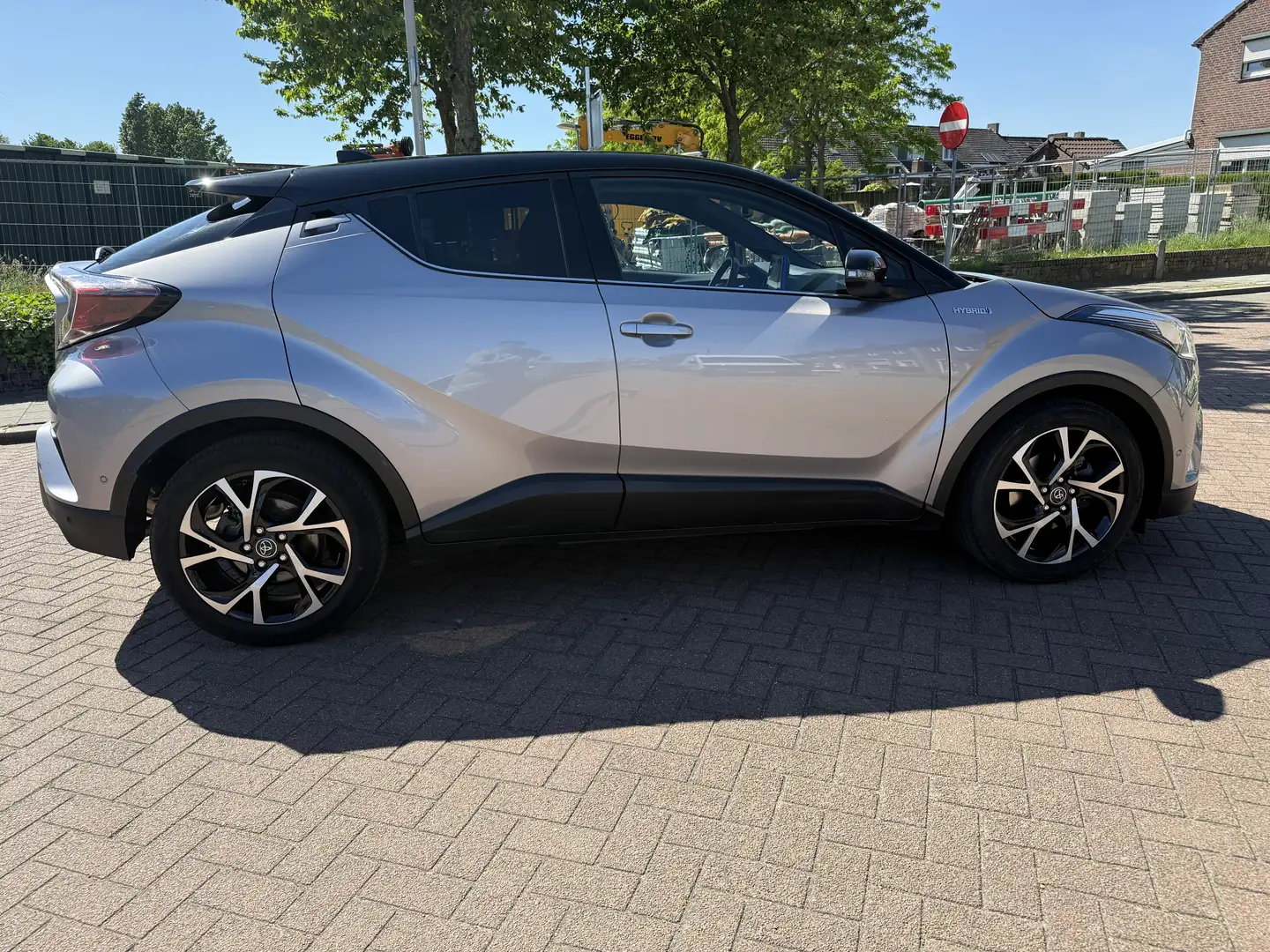 Toyota C-HR 1.8 Hybrid Bi-Tone Plus FullLed Leer JBL 2016 Blauw - 2