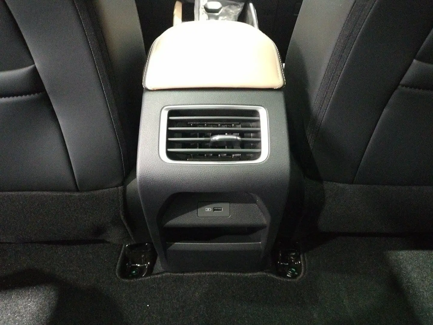 Livan 1.5 VVT 174CV Wit - 2