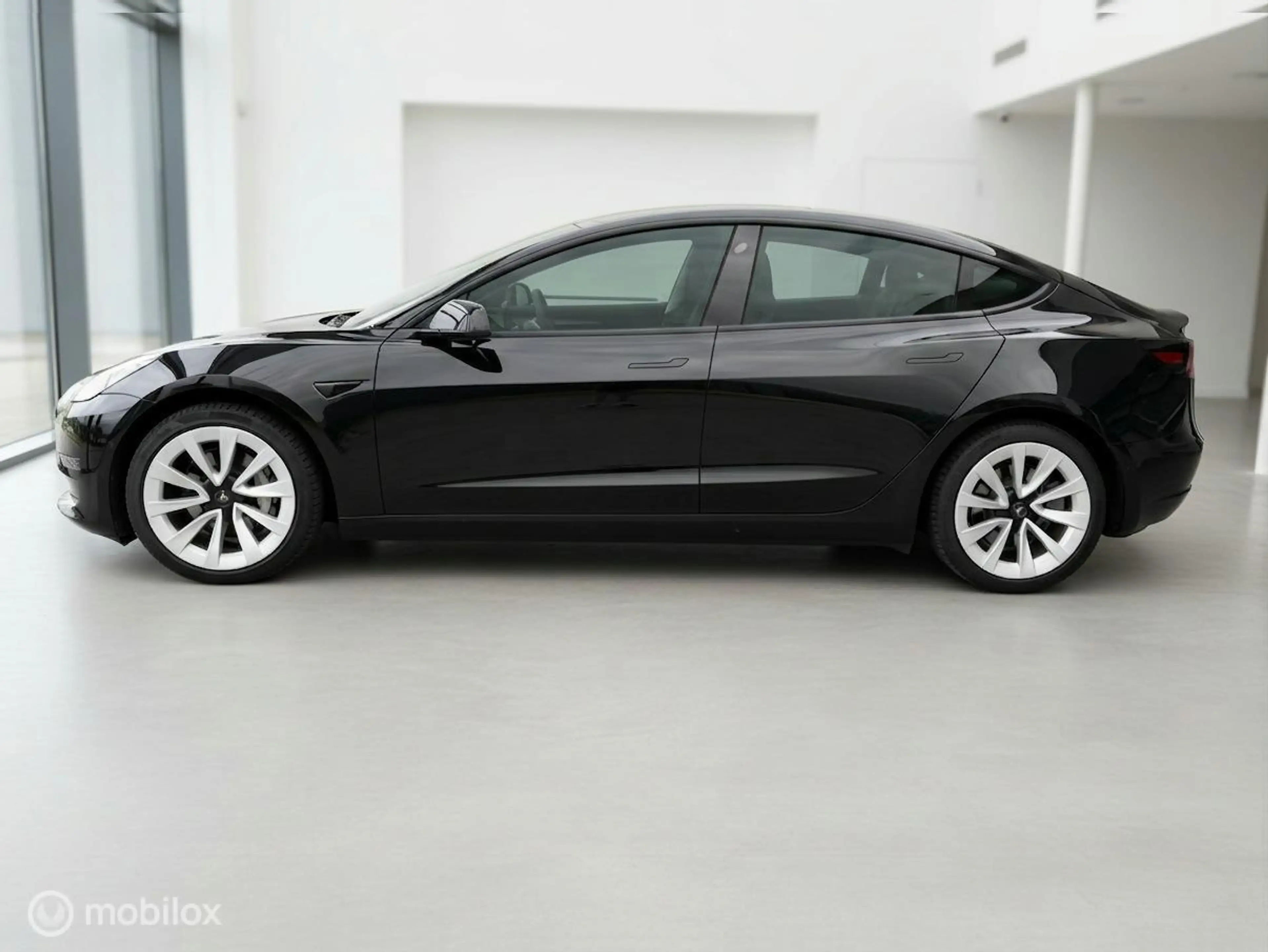 Tesla Model 3 Standard RWD Plus | 60 kWh LFP | Warmtepomp | 19" — photo 4