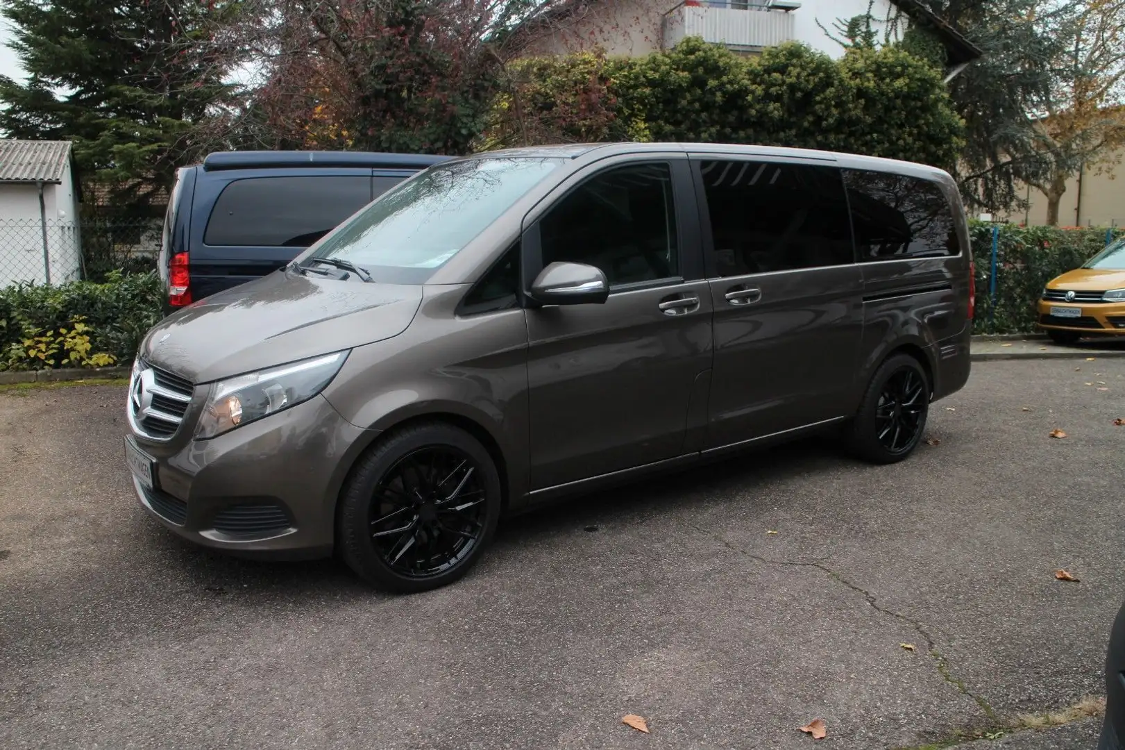 Mercedes-Benz V 220 d Aut.Edition/Lang/6Sitz/Nav/PDC/AHK/Alu19 Gri - 2