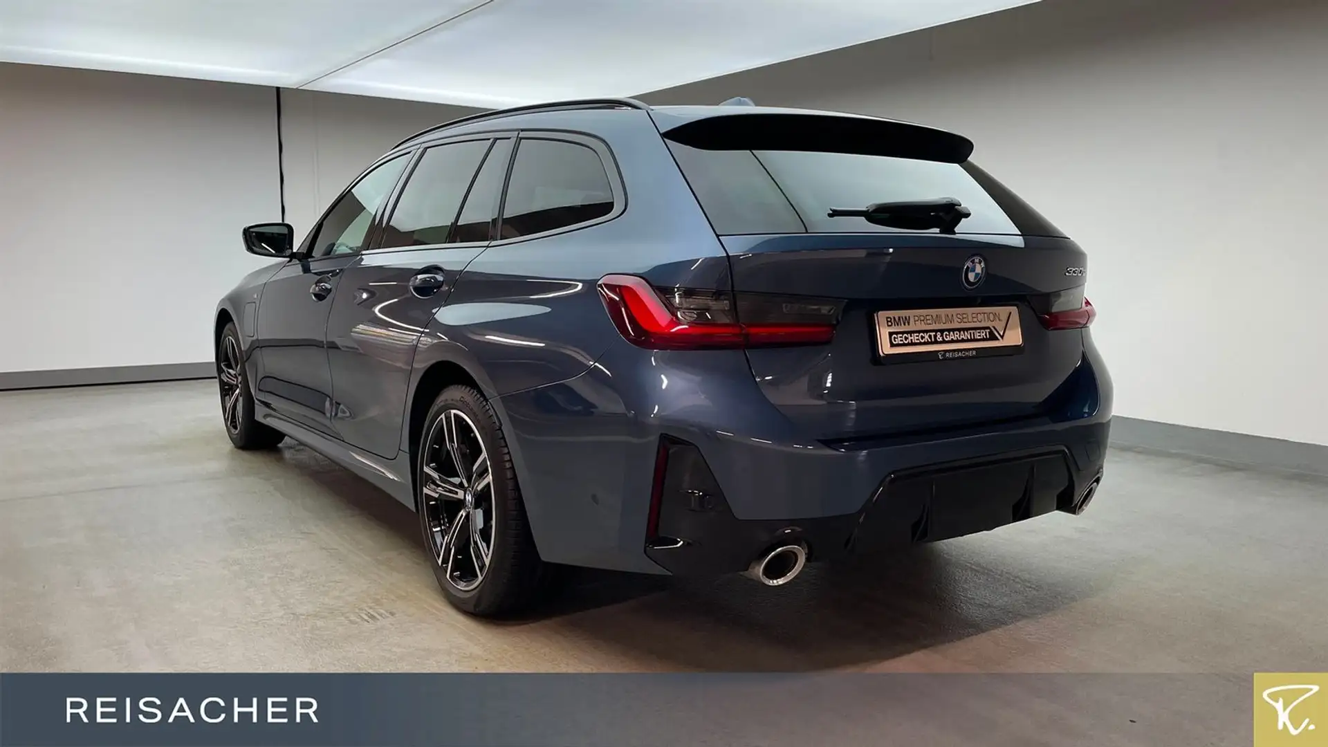 BMW 330 e Tou M-Sport,Pano,AHK,ACC,PA+,LCProf,SSV Blau - 2